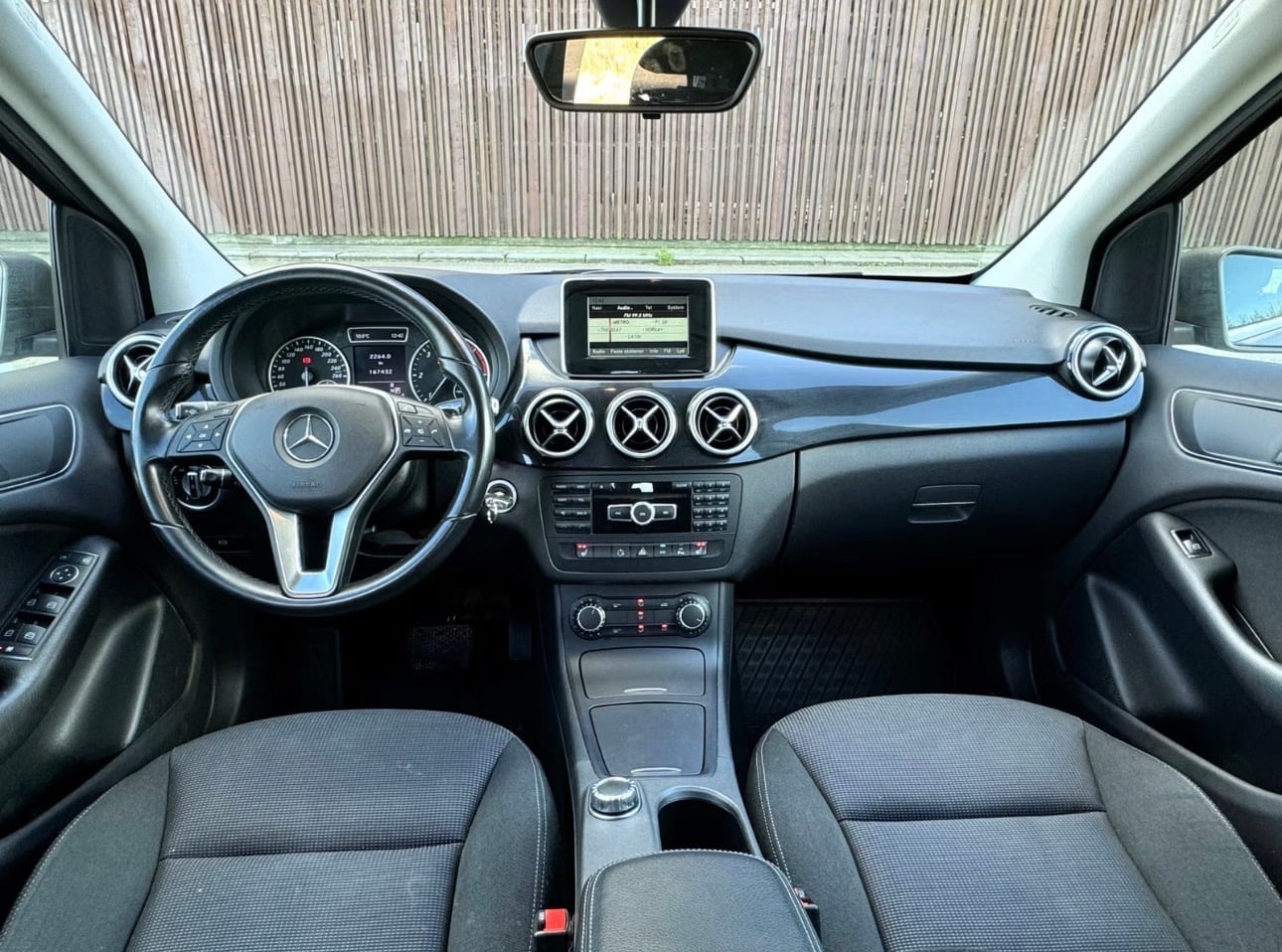 Mercedes-Benz B-Klasse med Bluetooth audio
