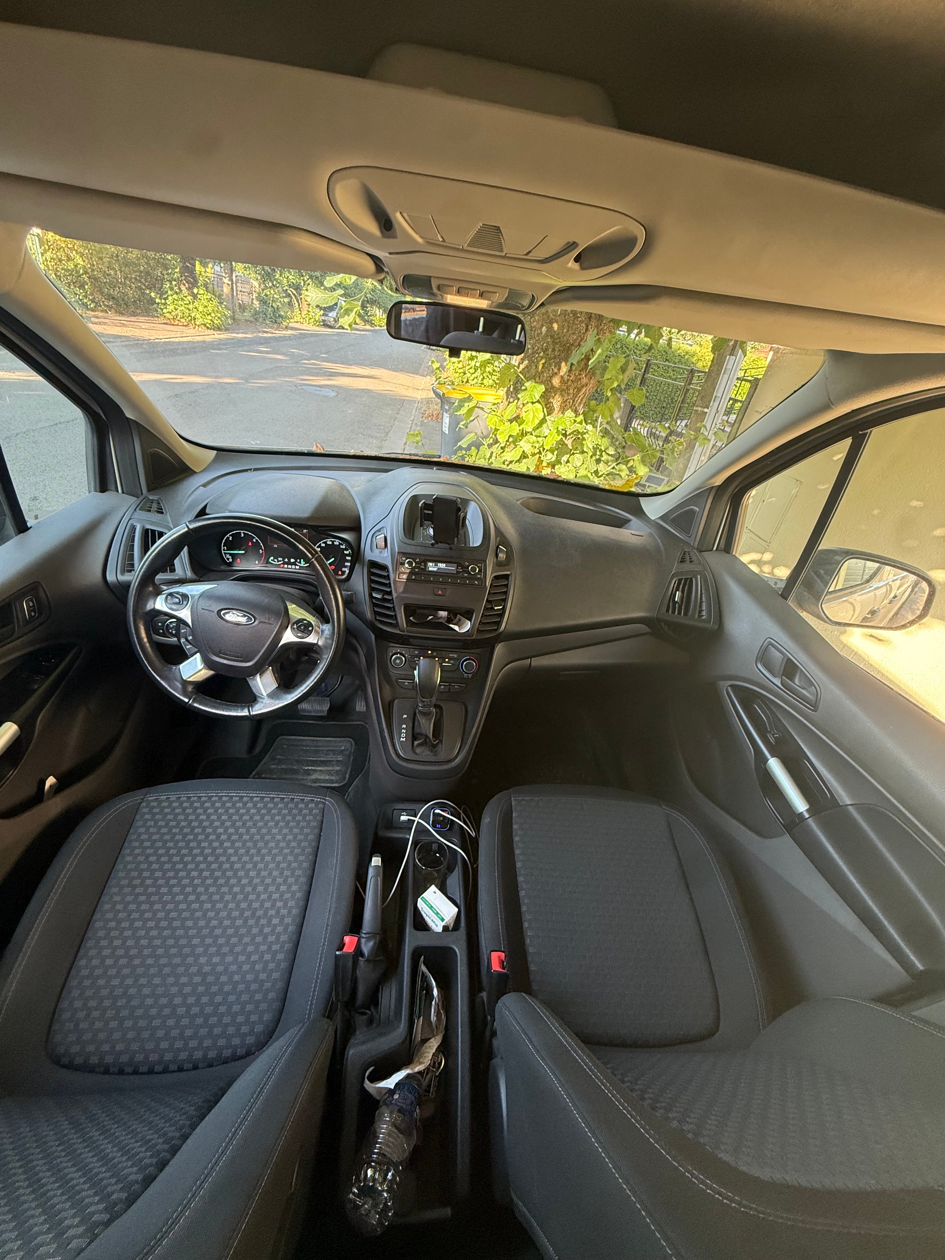 Ford Transit Connect Double Cabine avec Climatisation