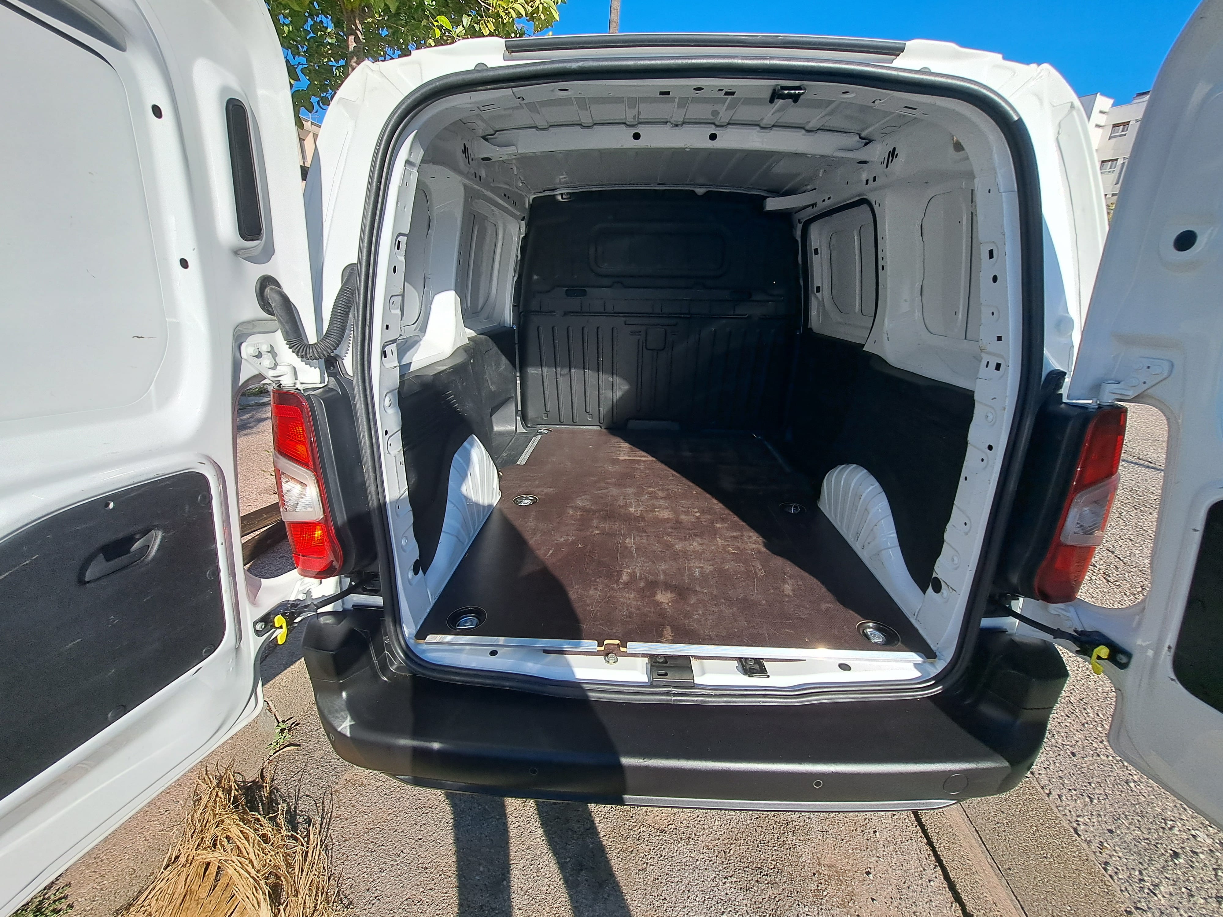 Peugeot Partner Fourgon avec GPS