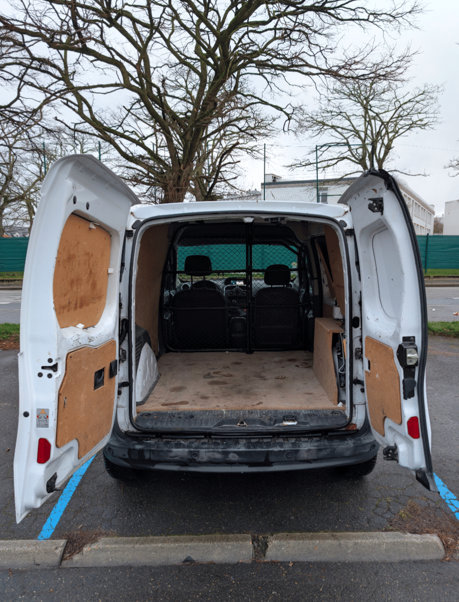 Renault Kangoo Express ​ – Parking gratuit– Idéal Déménagement & Achats avec GPS