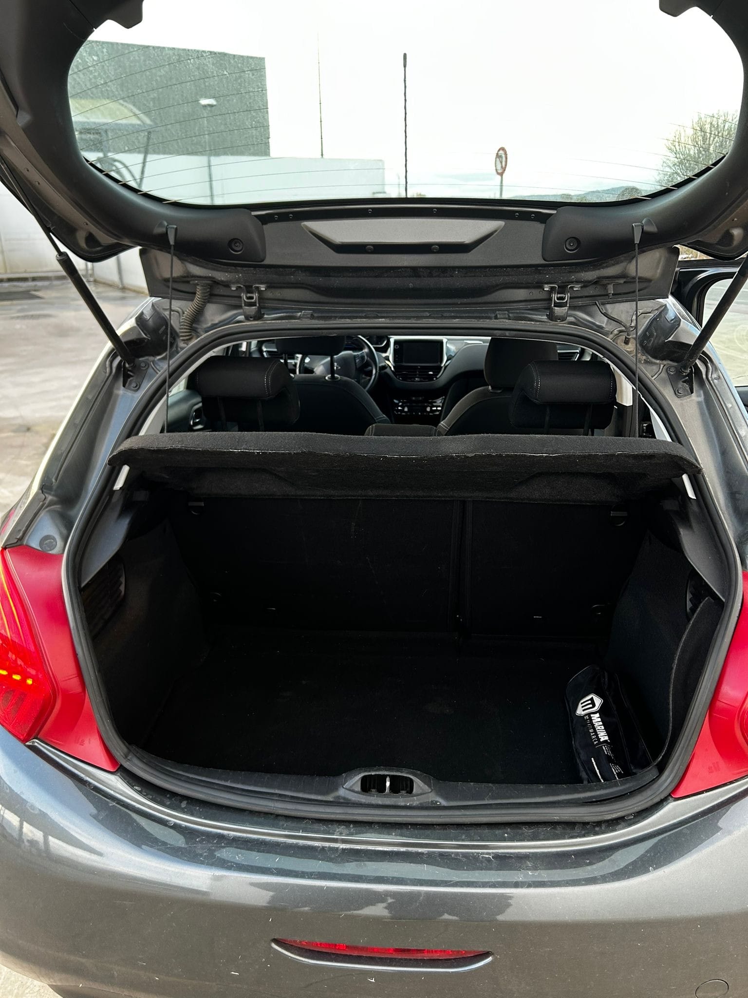 Peugeot 208 con Entrada de Audio/iPod