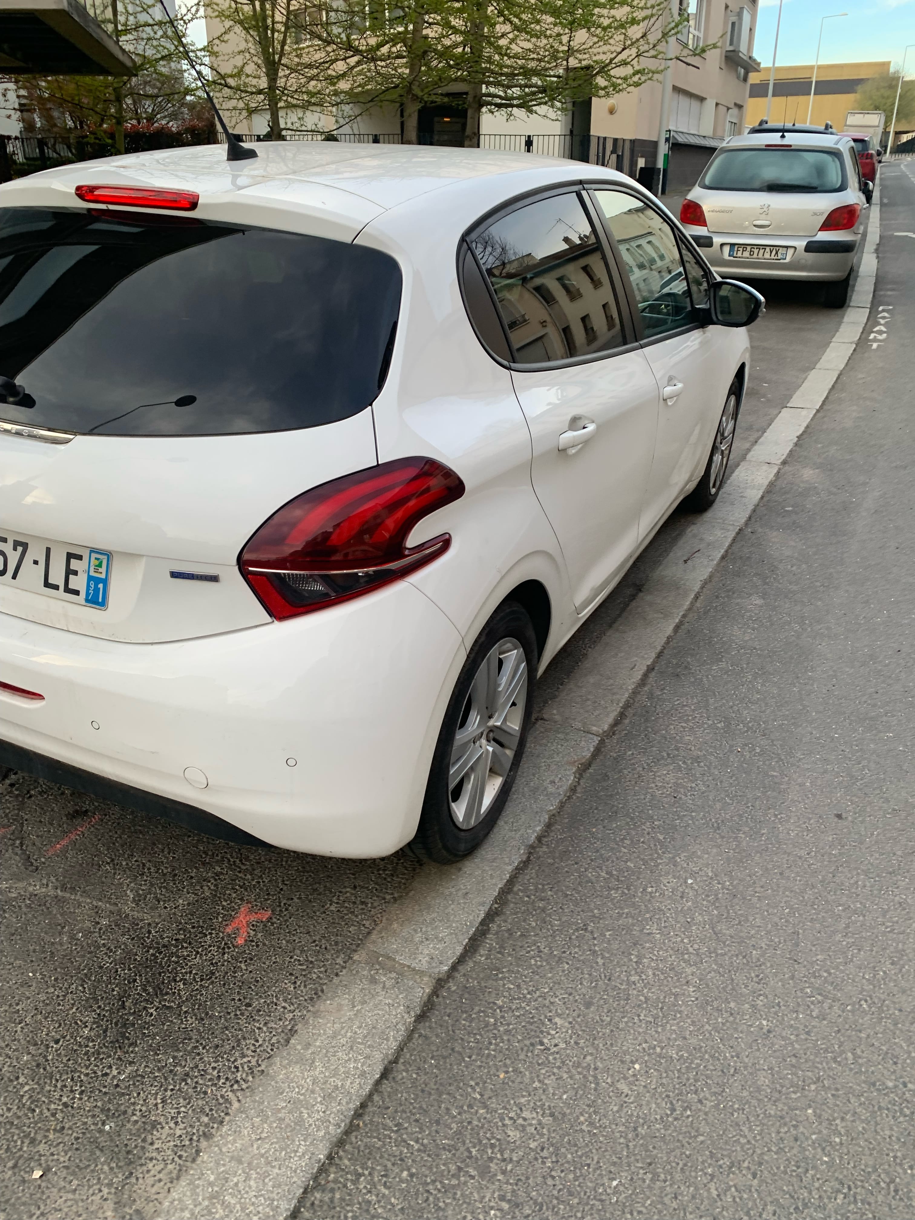 Peugeot 208 avec GPS