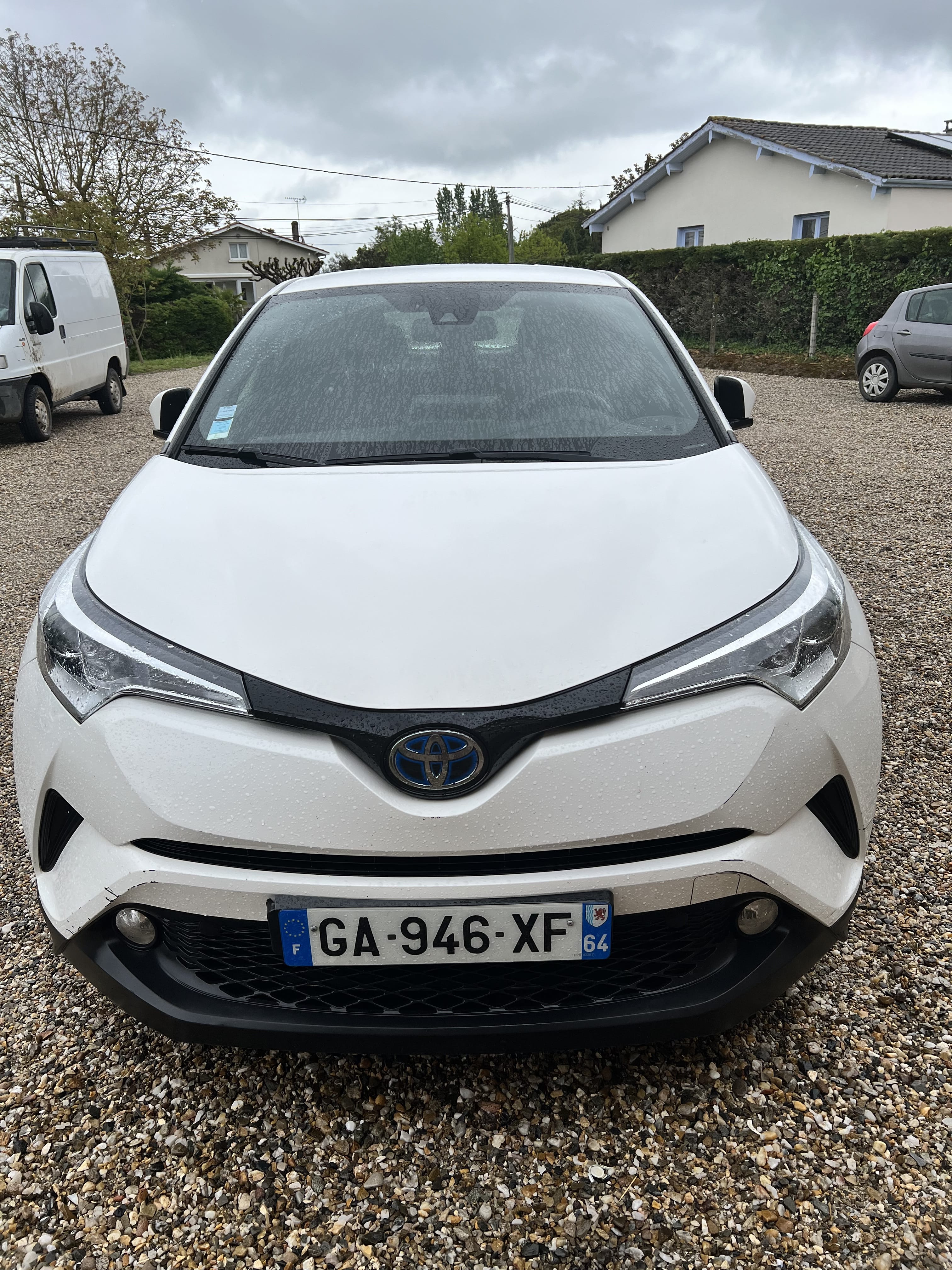 Toyota C-HR, 2017, Essence 98 / Électrique (hybride), automatique