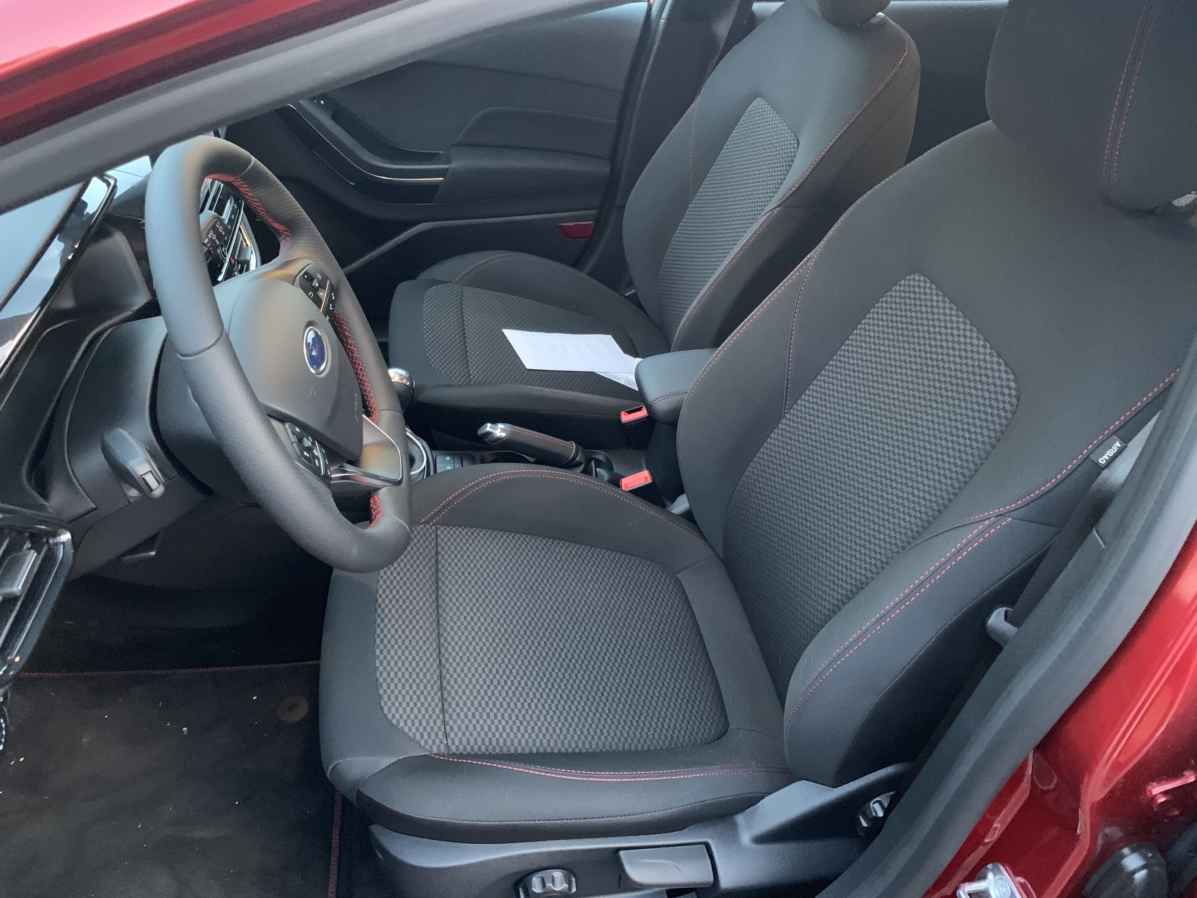 Ford Fiesta 1,5 tdci st line 85cv avec Pneus neige