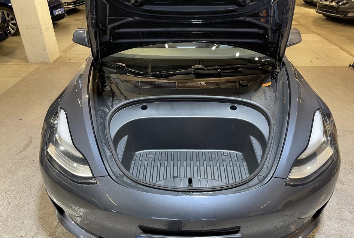 Tesla Model 3 Long Range med Tilhengerfeste