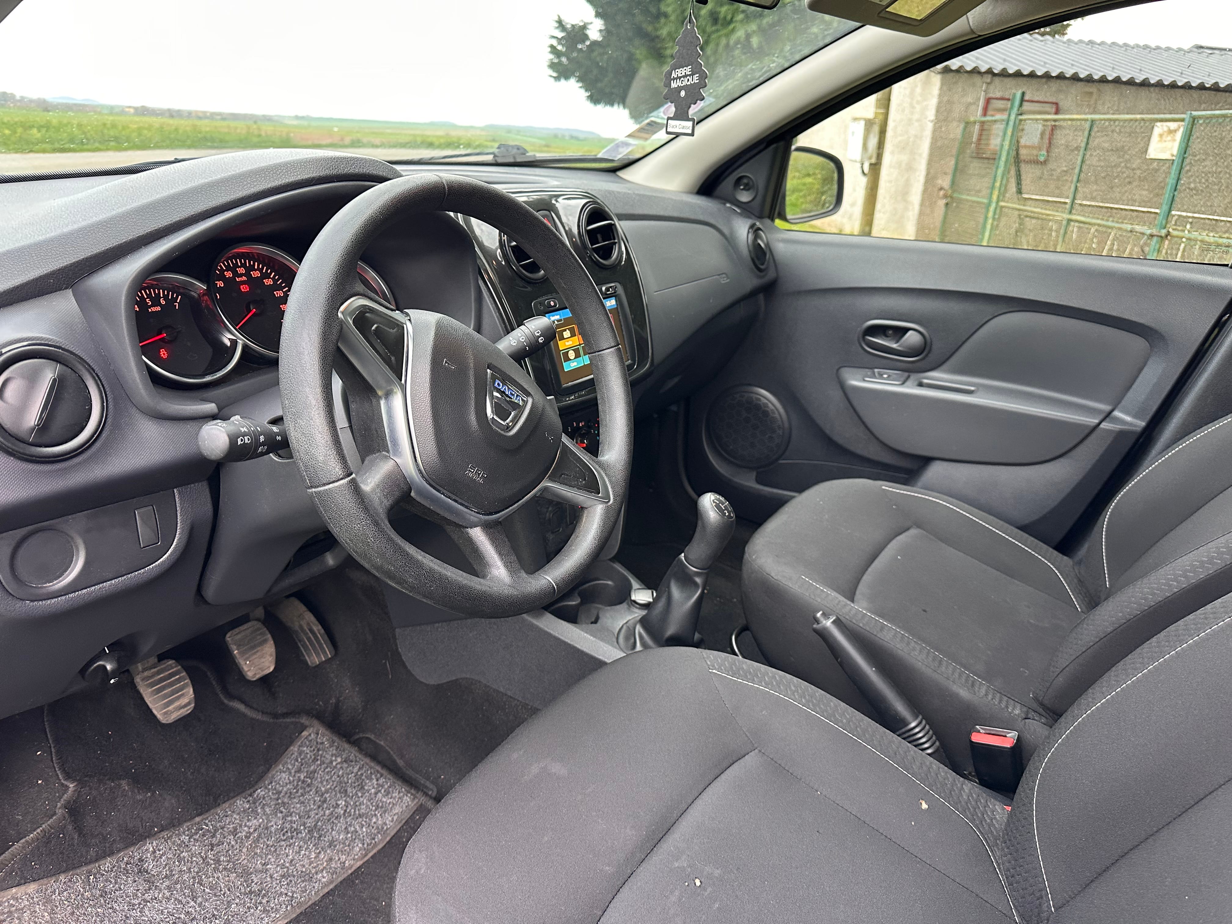 Dacia Sandero avec Entrée audio / iPod