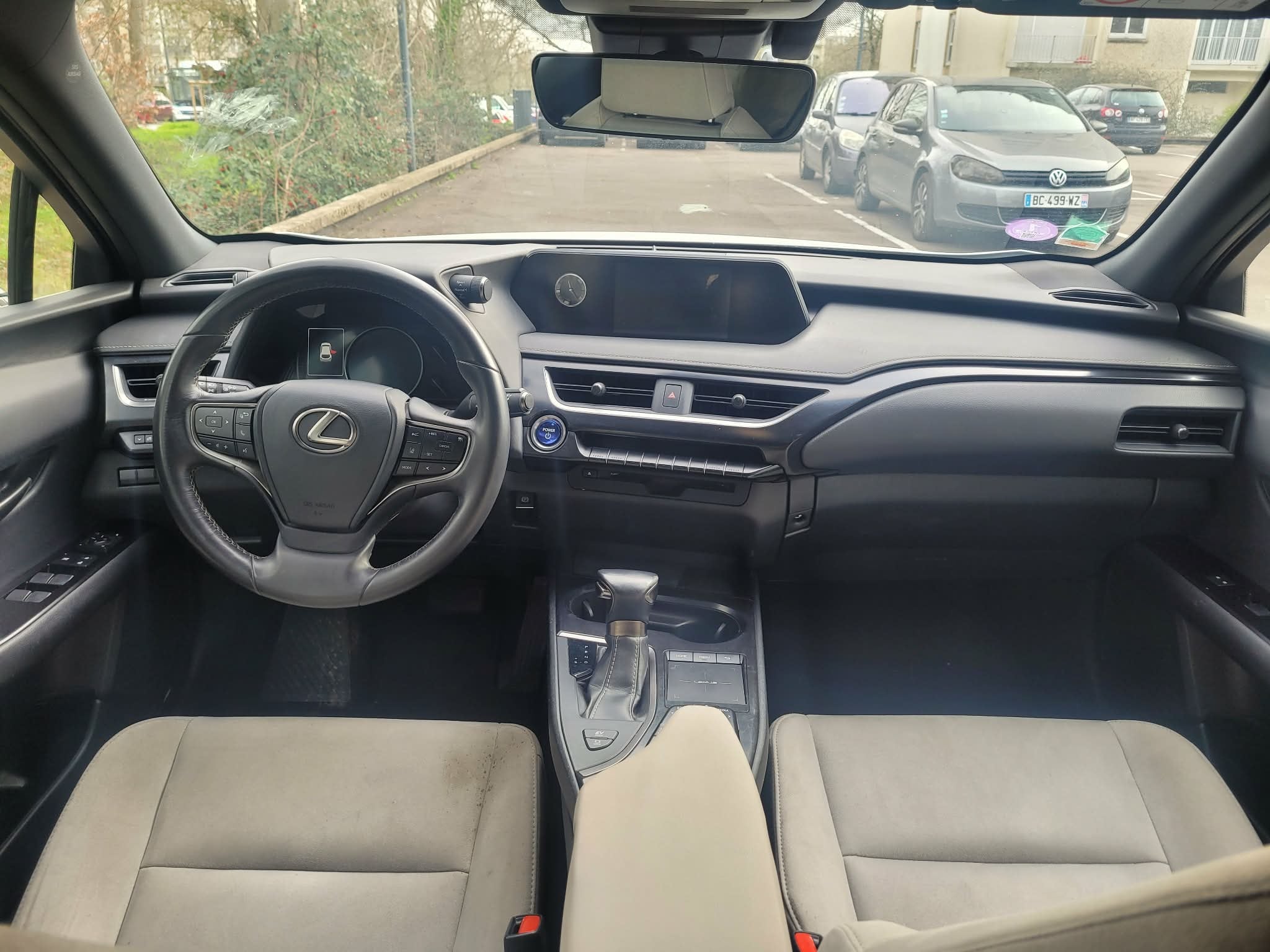 Lexus UX 250h avec GPS