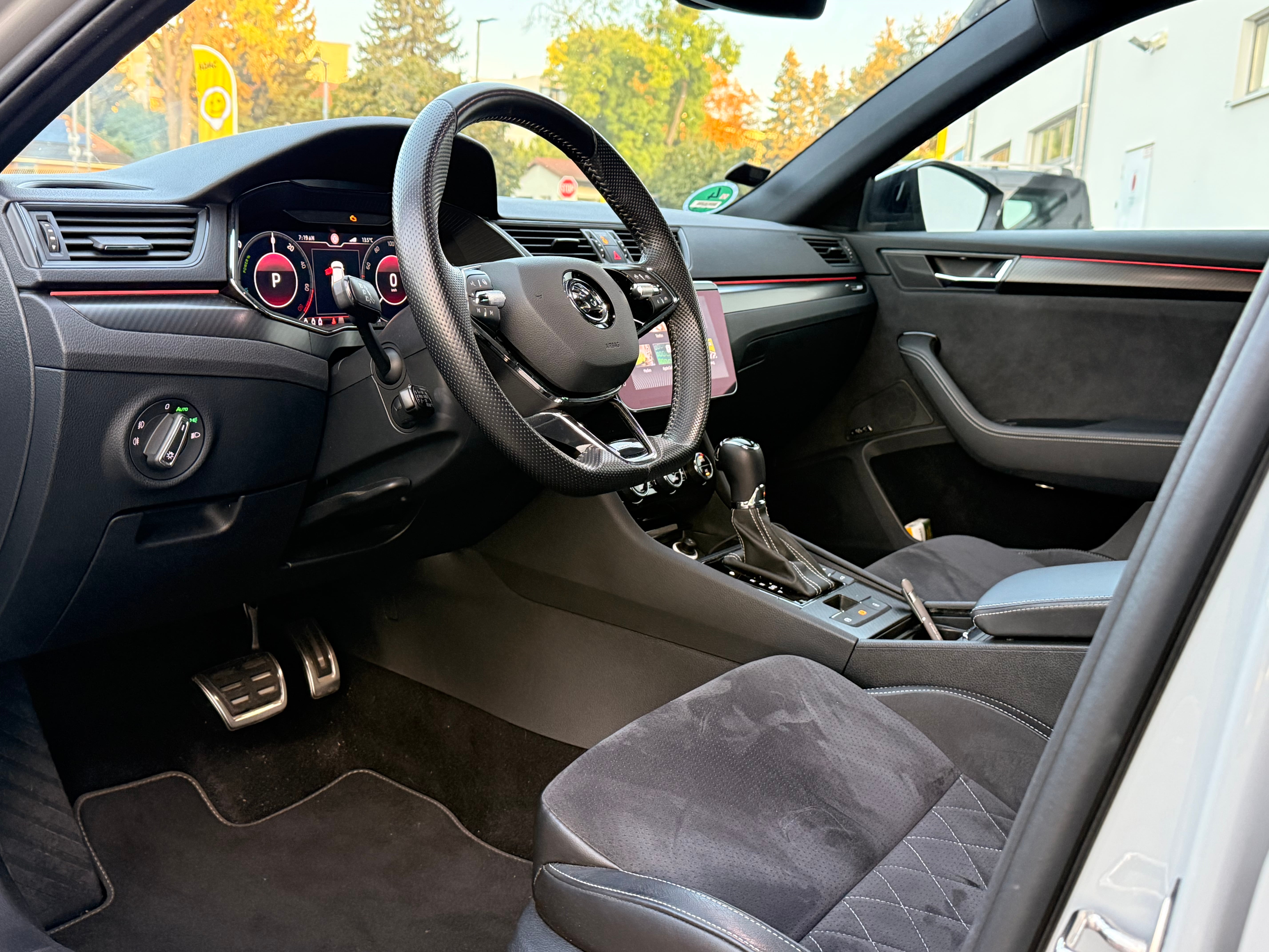 Skoda Superb iv 1.4TSI Sportline mit Navigationsgerät
