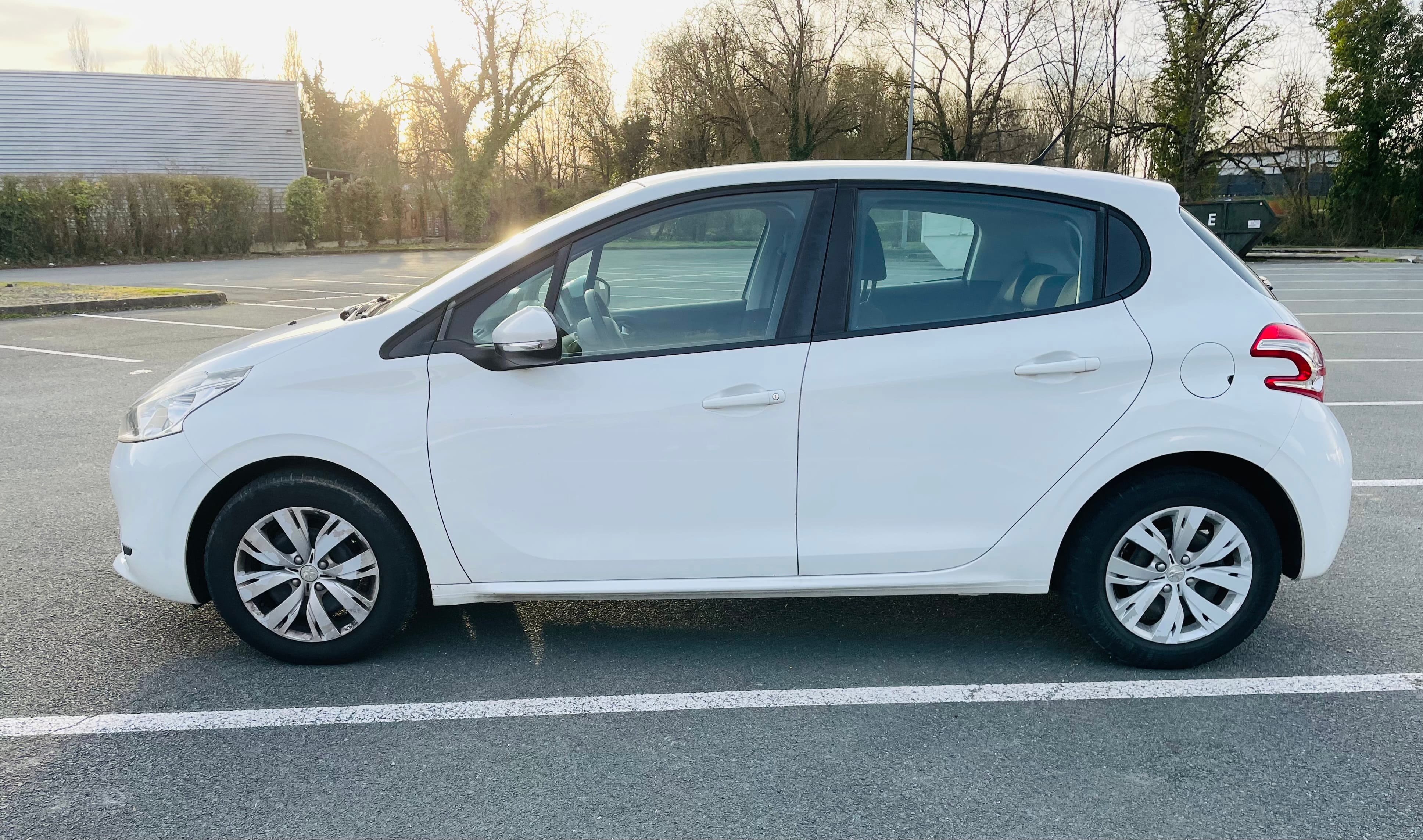 Peugeot 208 avec Climatisation