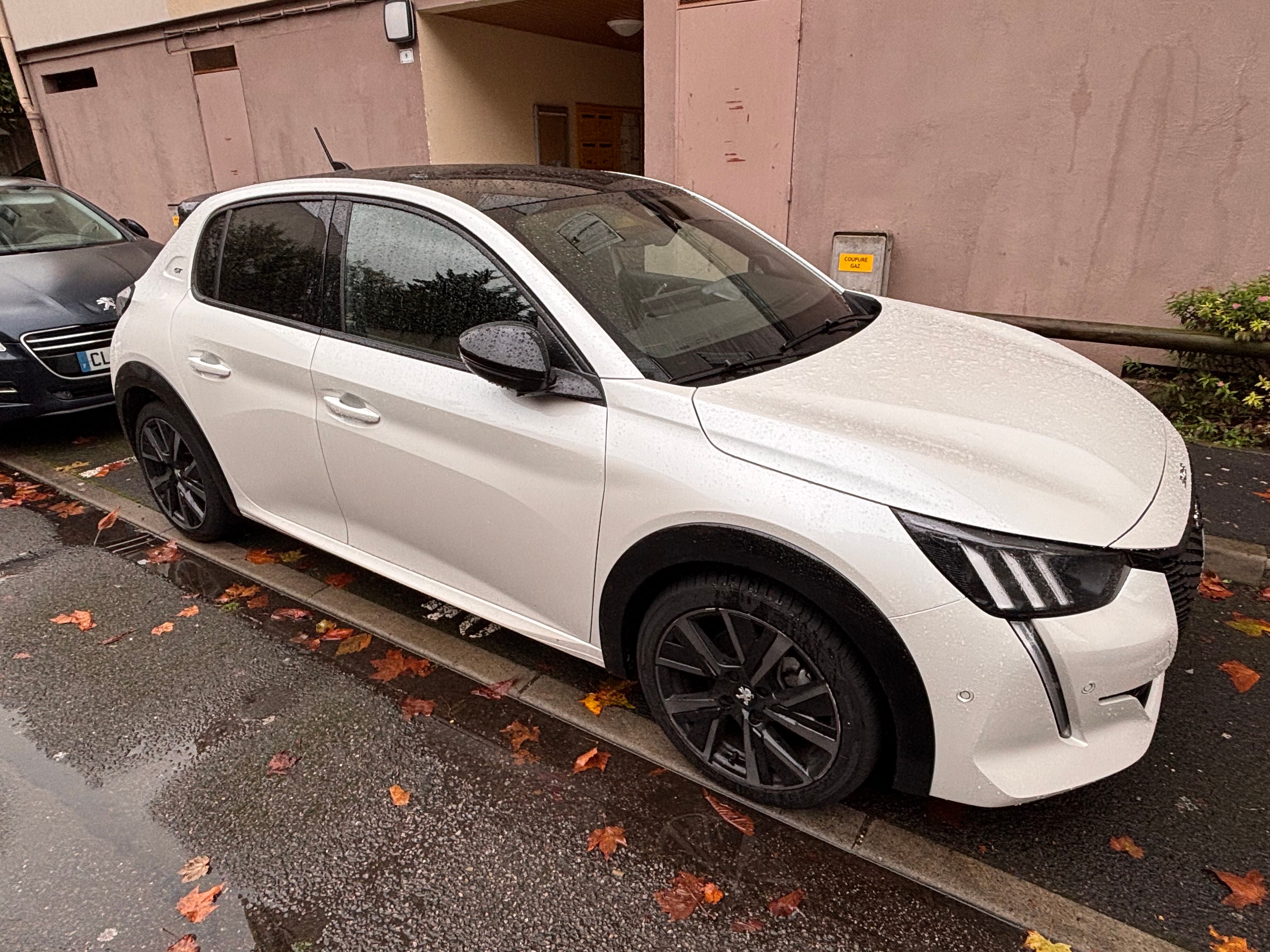 Peugeot 208 GT Line, 2022, Essence 95, automatique