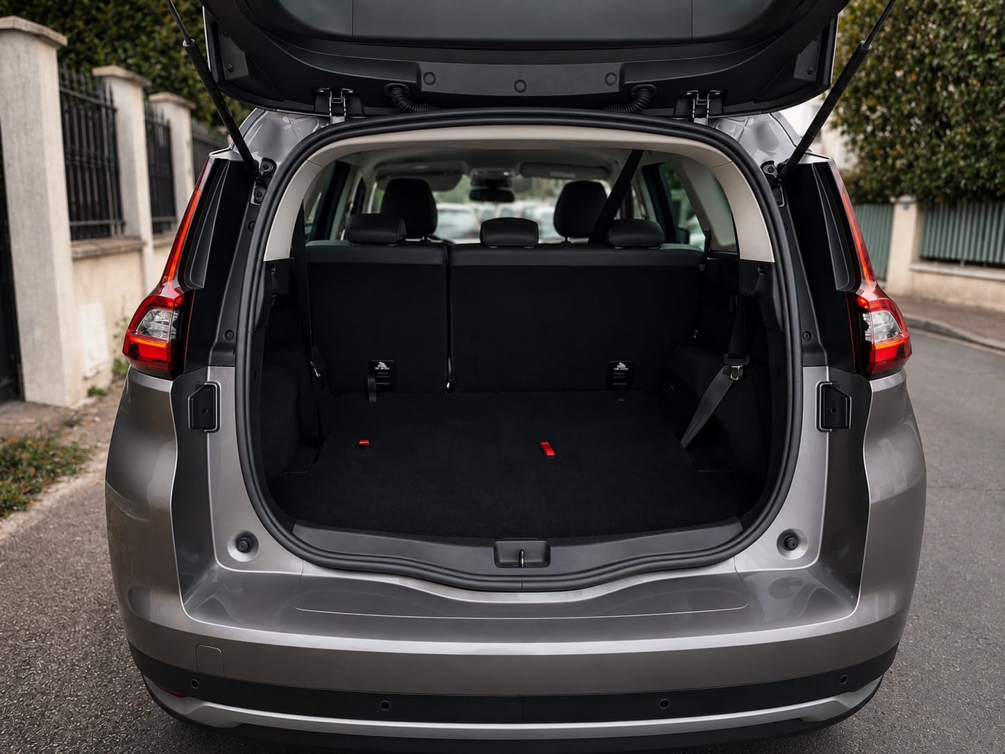 Renault Grand Scenic avec Siège bébé