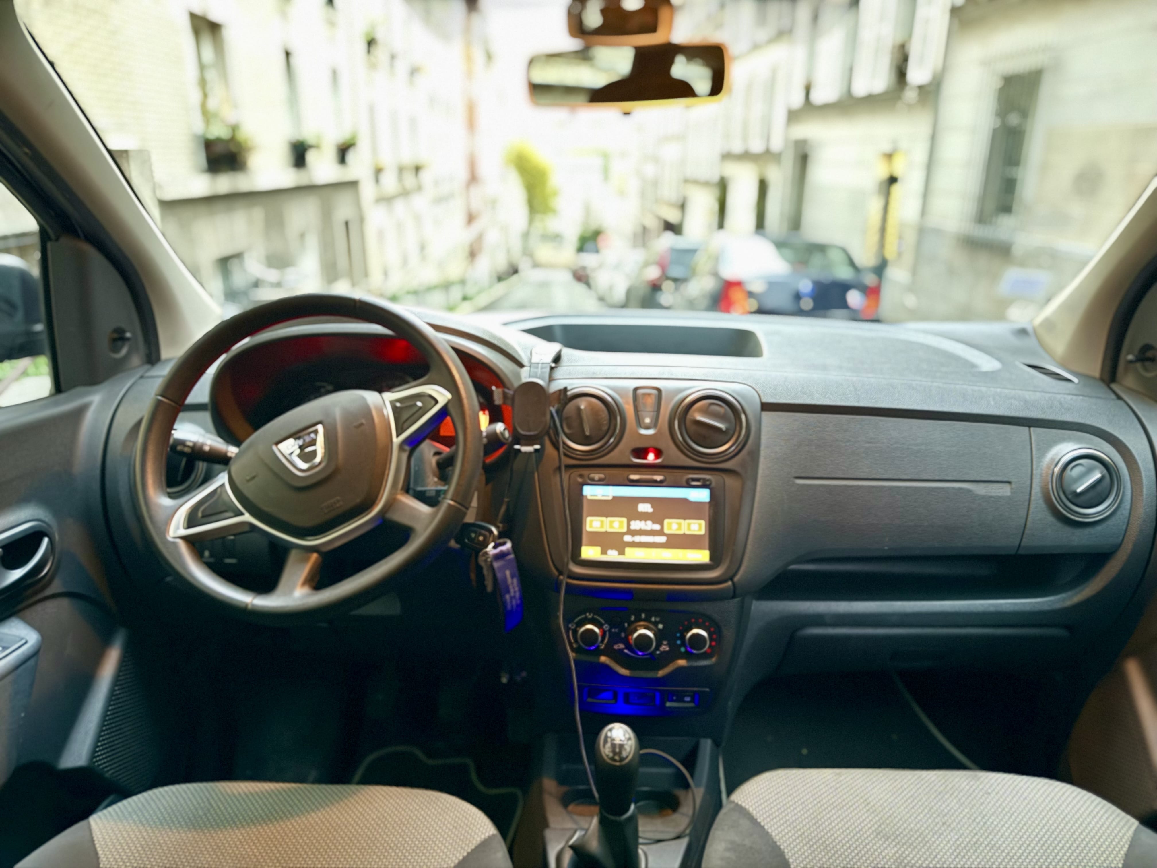Dacia Lodgy 7 places & Spacieux avec Entrée audio / iPod