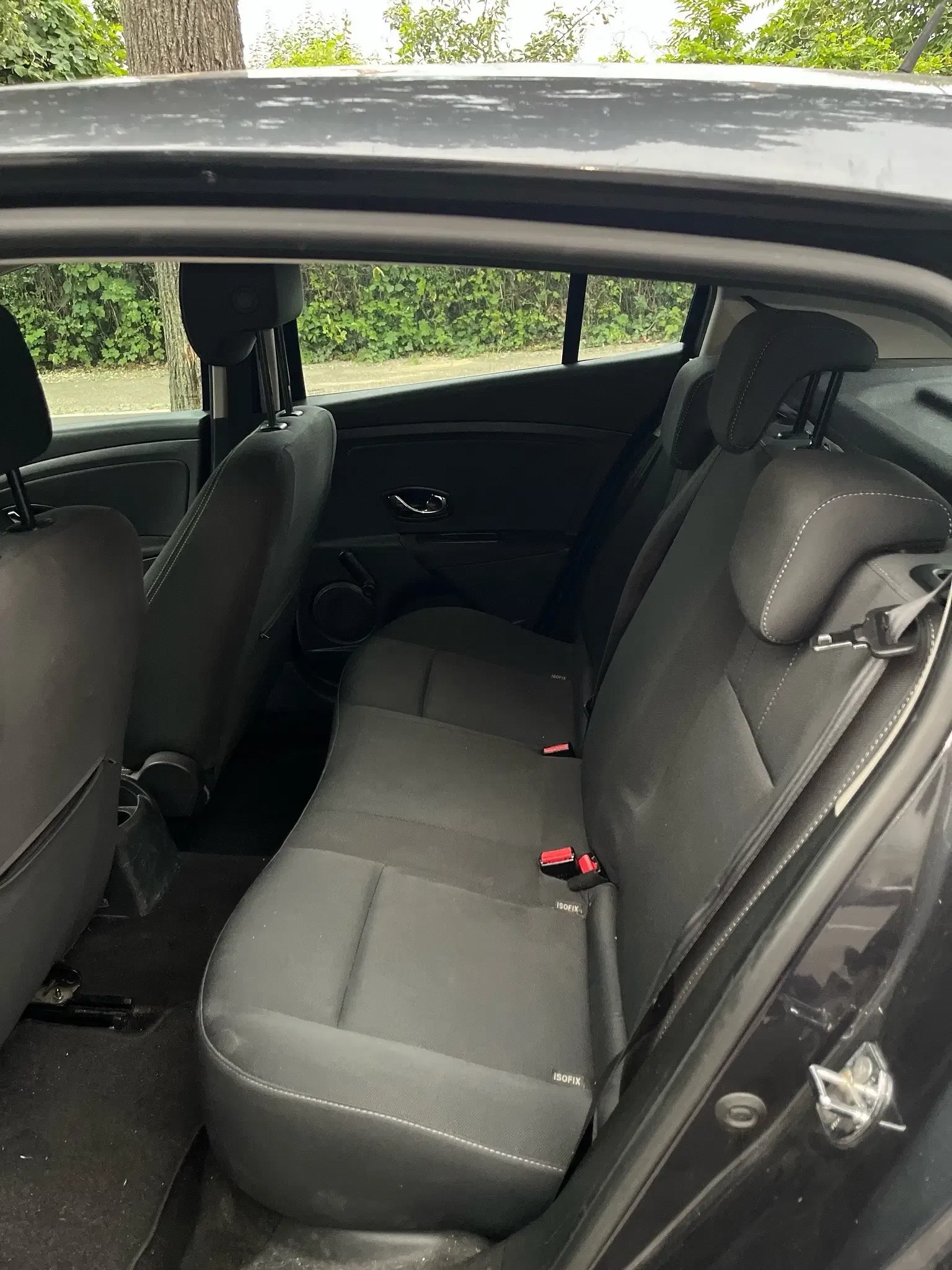 Renault Mégane - grau mit Winterreifen
