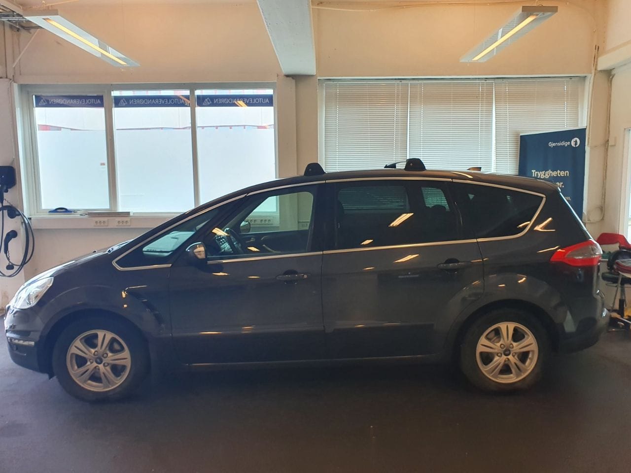 Ford S-Max 2.0TDCI 163hk, Aut, Skinn, Kamera, Navi with Air conditioning