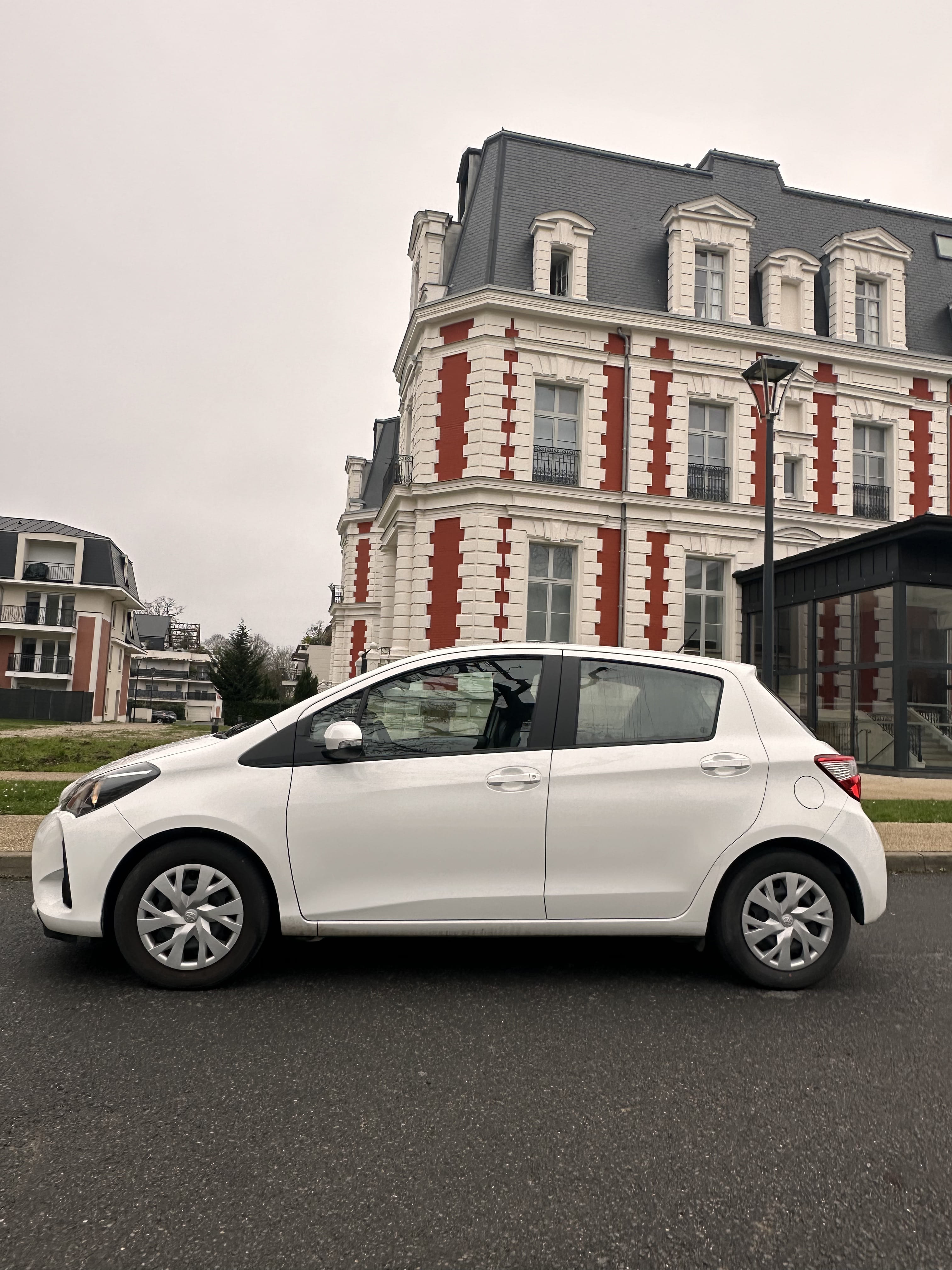 Toyota Yaris 5-Door L avec Climatisation