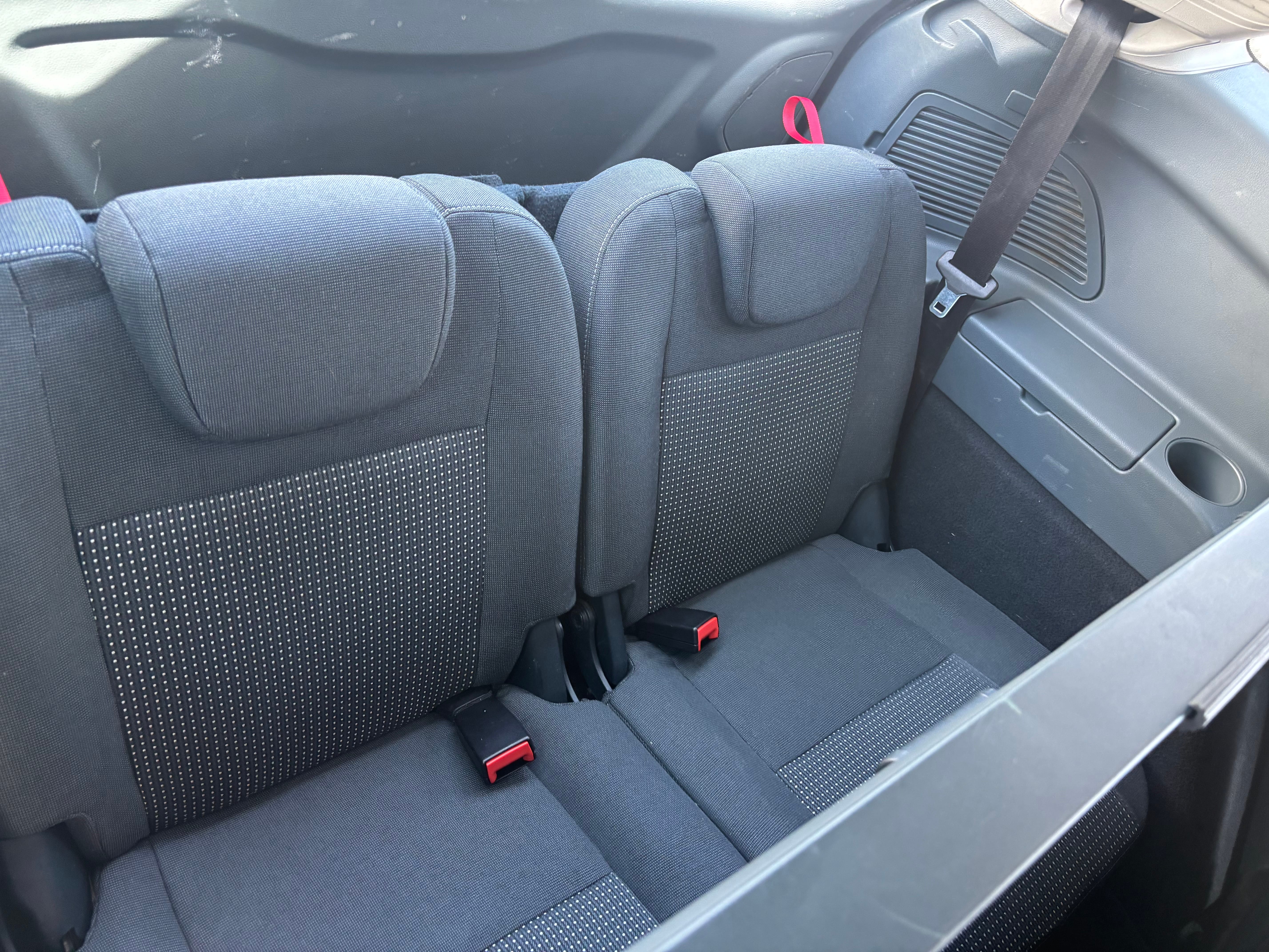 Ford Grand C-Max avec Autoradio