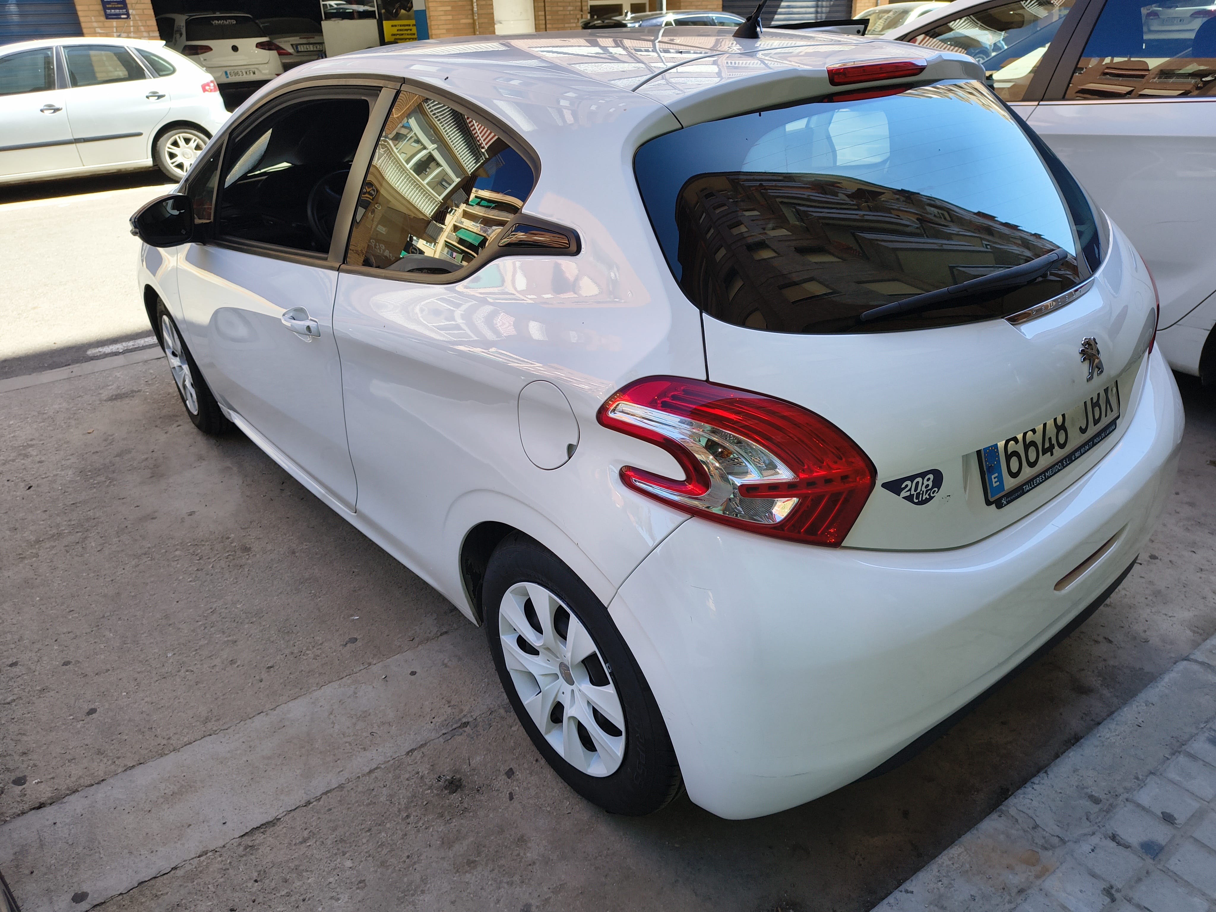 Peugeot 208 1.0 gasolina con Control de velocidad