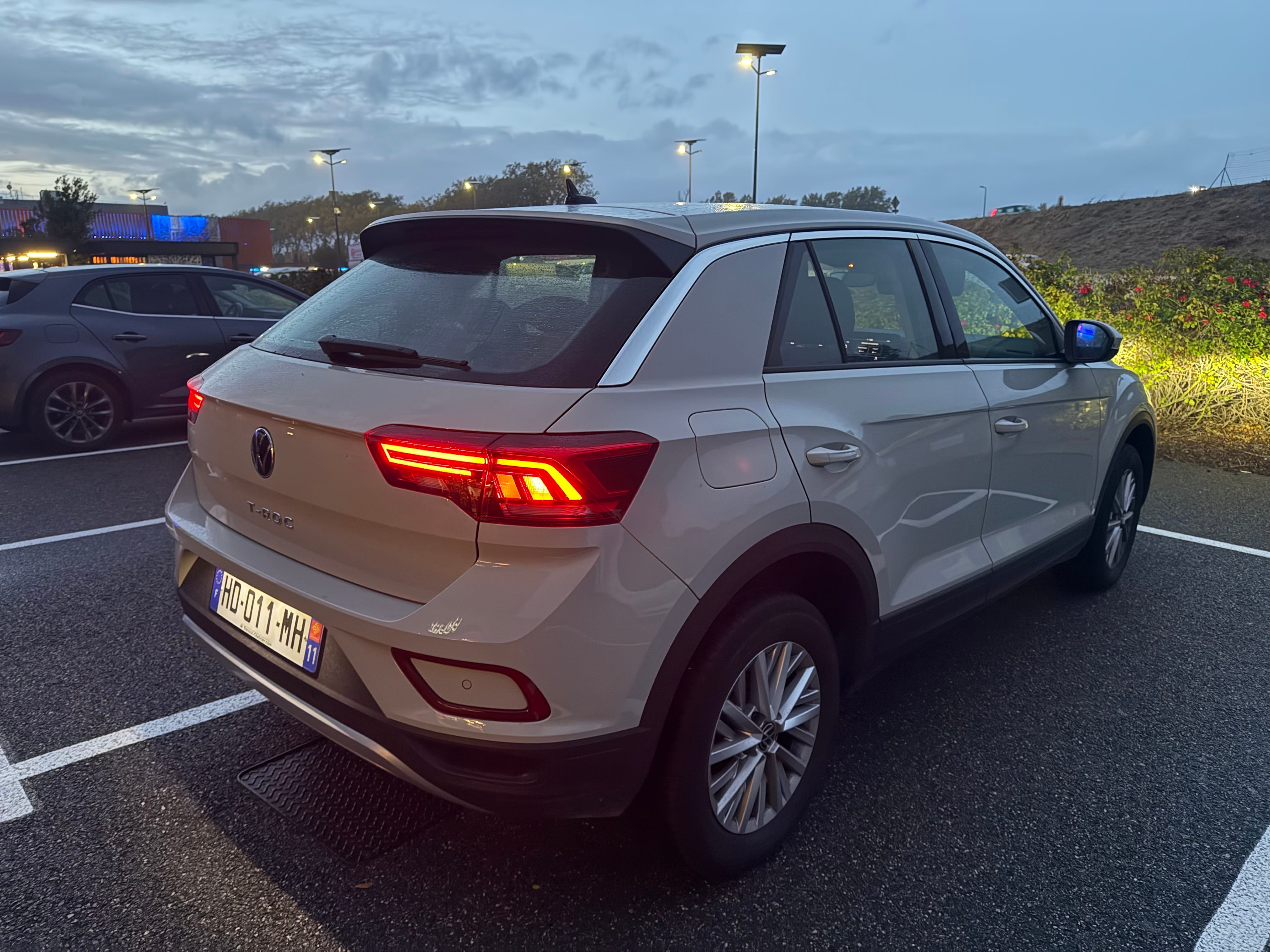 Volkswagen T-Roc with Air conditioning