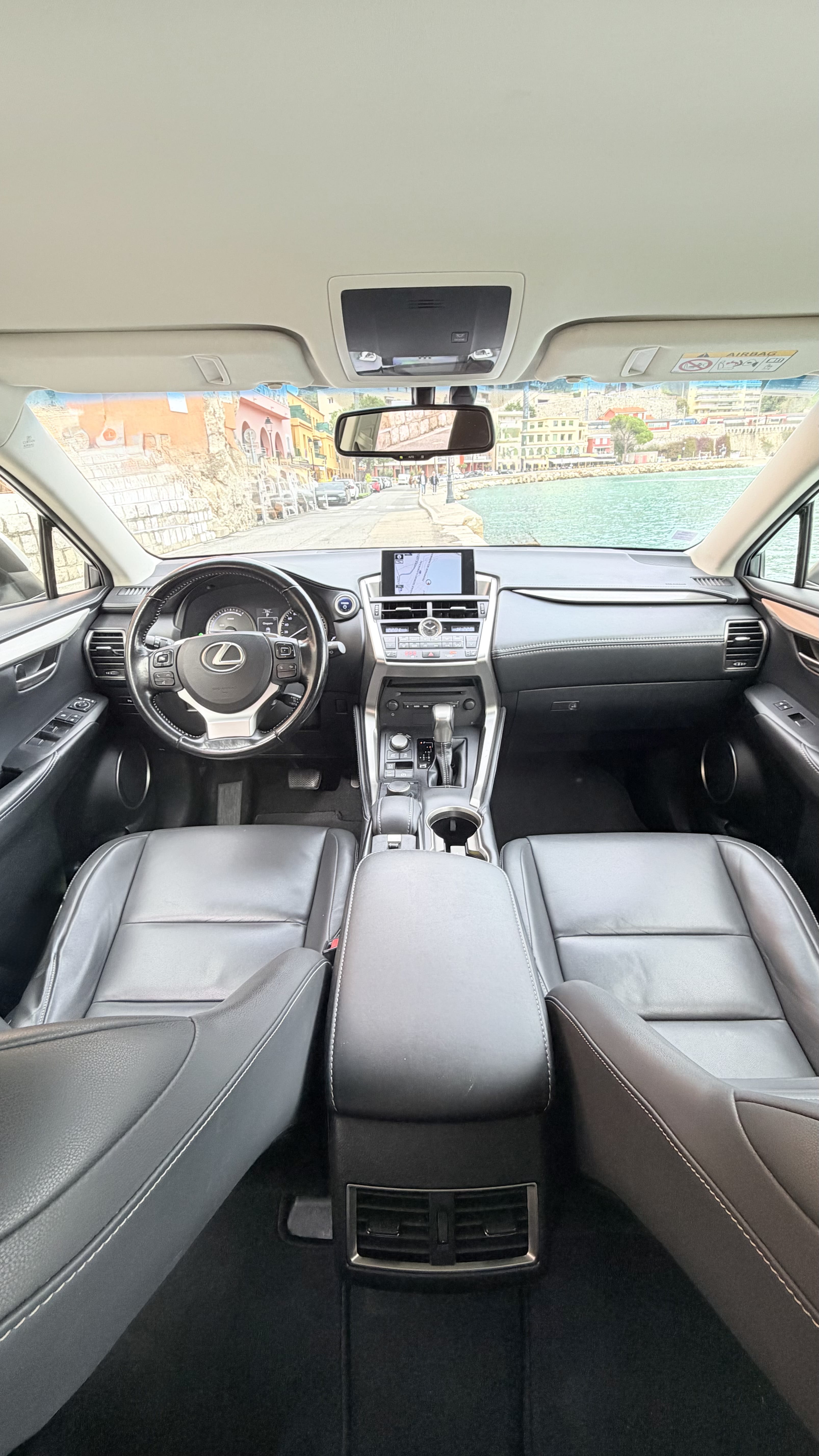 Lexus NX 300h avec GPS