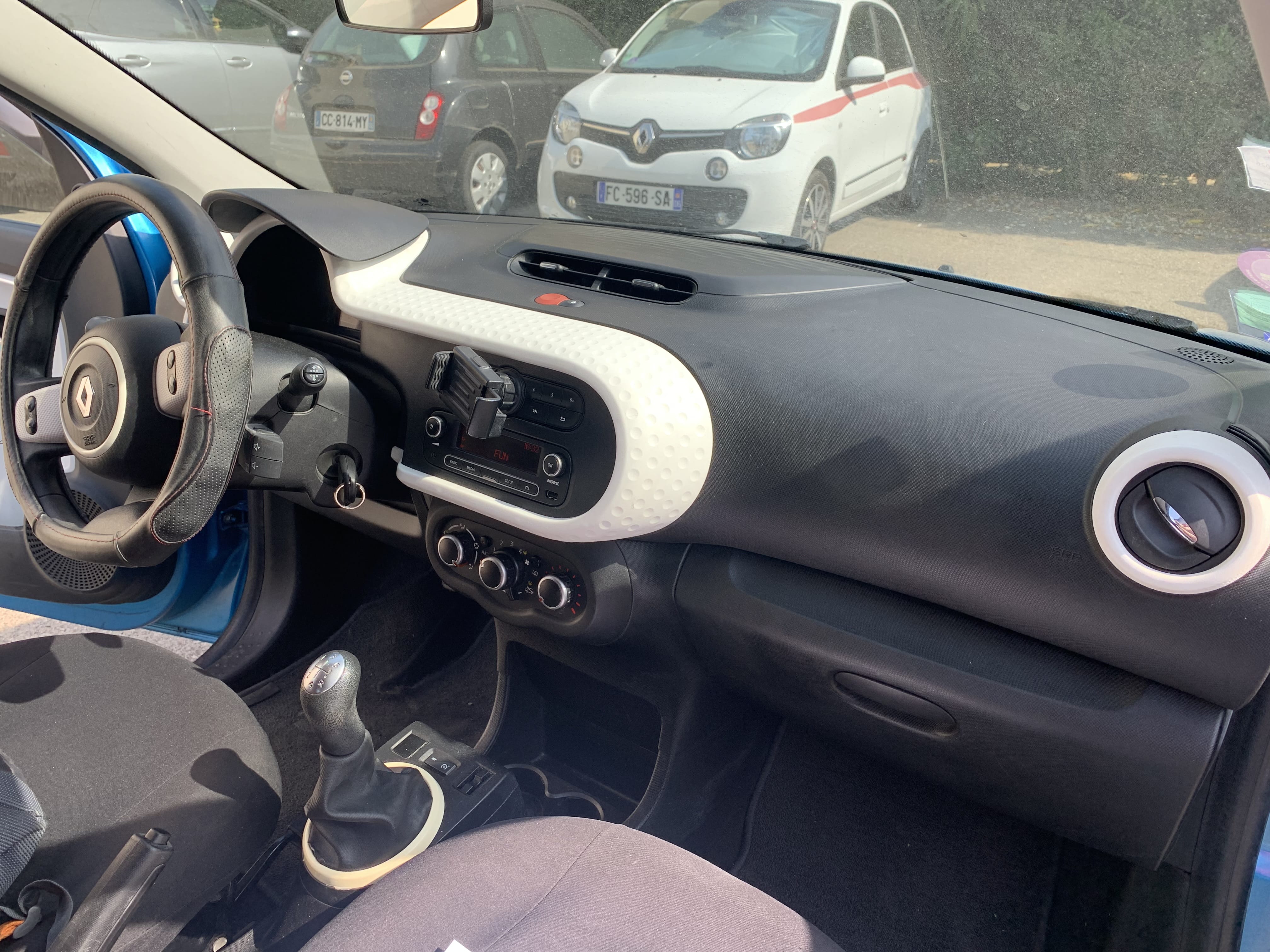 Renault Twingo III avec Entrée audio / iPod