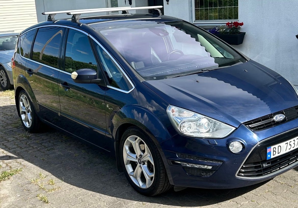 Ford S-Max with Air conditioning