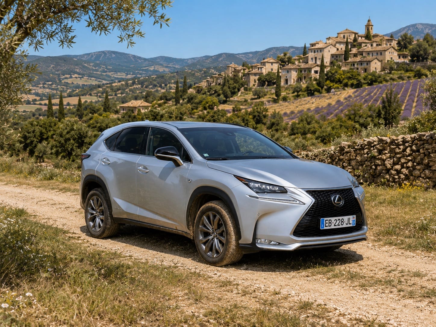 Lexus NX 300h, 2016, Essence 95 / Électrique (hybride), automatique