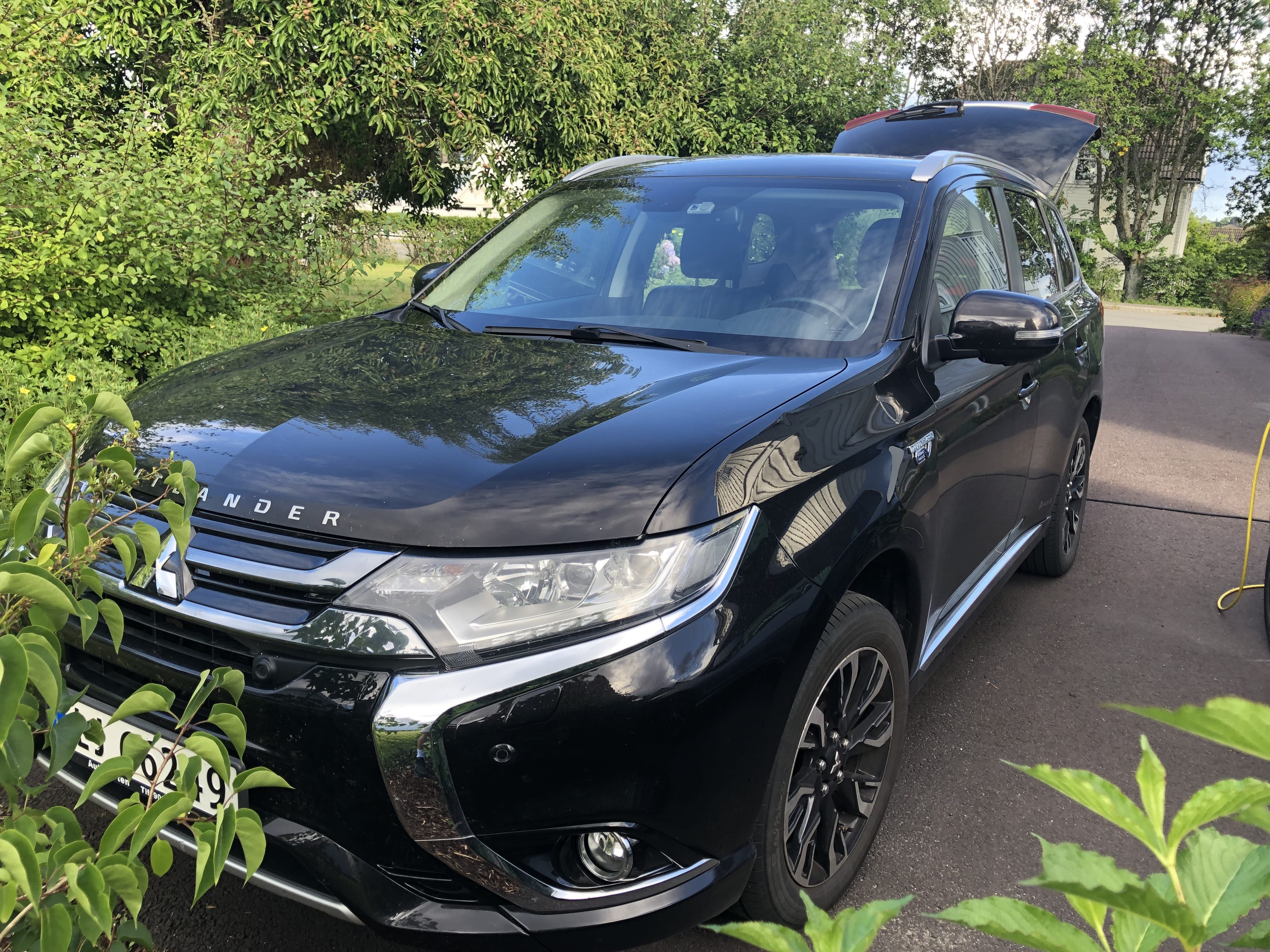 Mitsubishi Outlander Hybrid, 2016, Blyfri 95 / Elektrisk (hybrid), automatisk