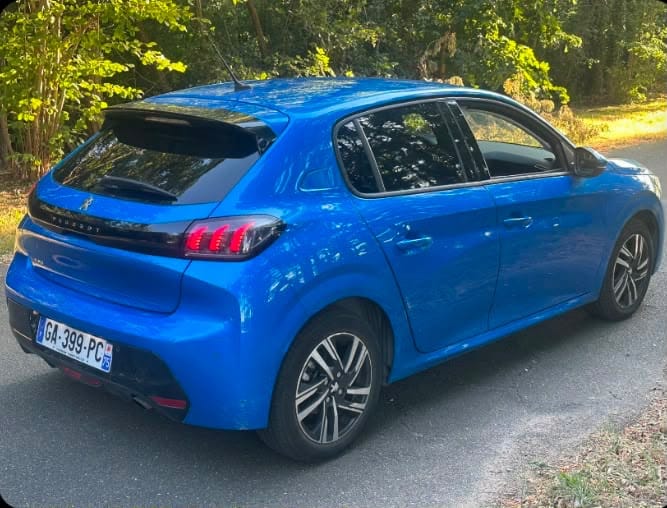 Peugeot 208 avec GPS