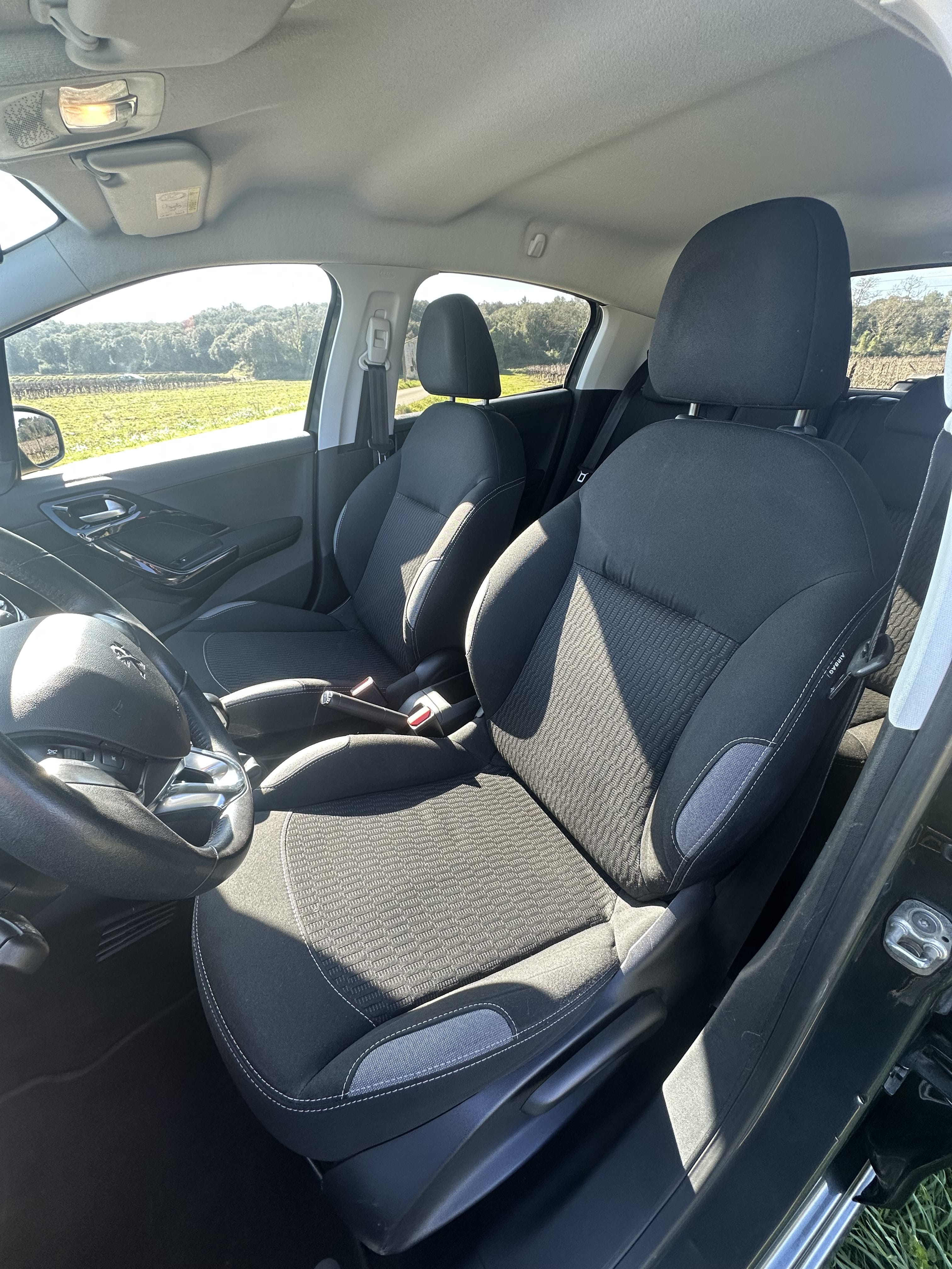 Peugeot 208 avec Siège bébé