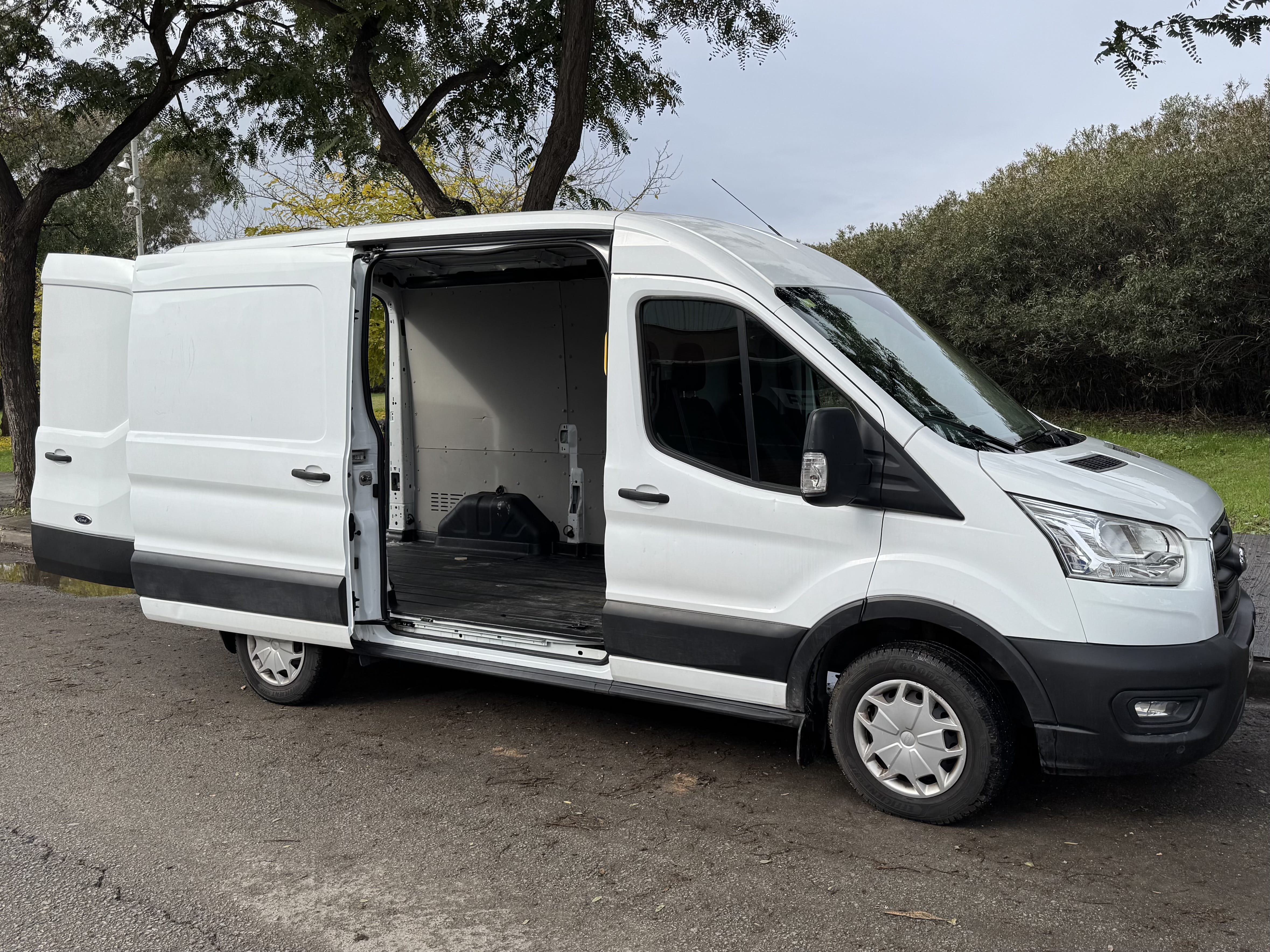 Ford Transit 350 con Audio Bluetooth