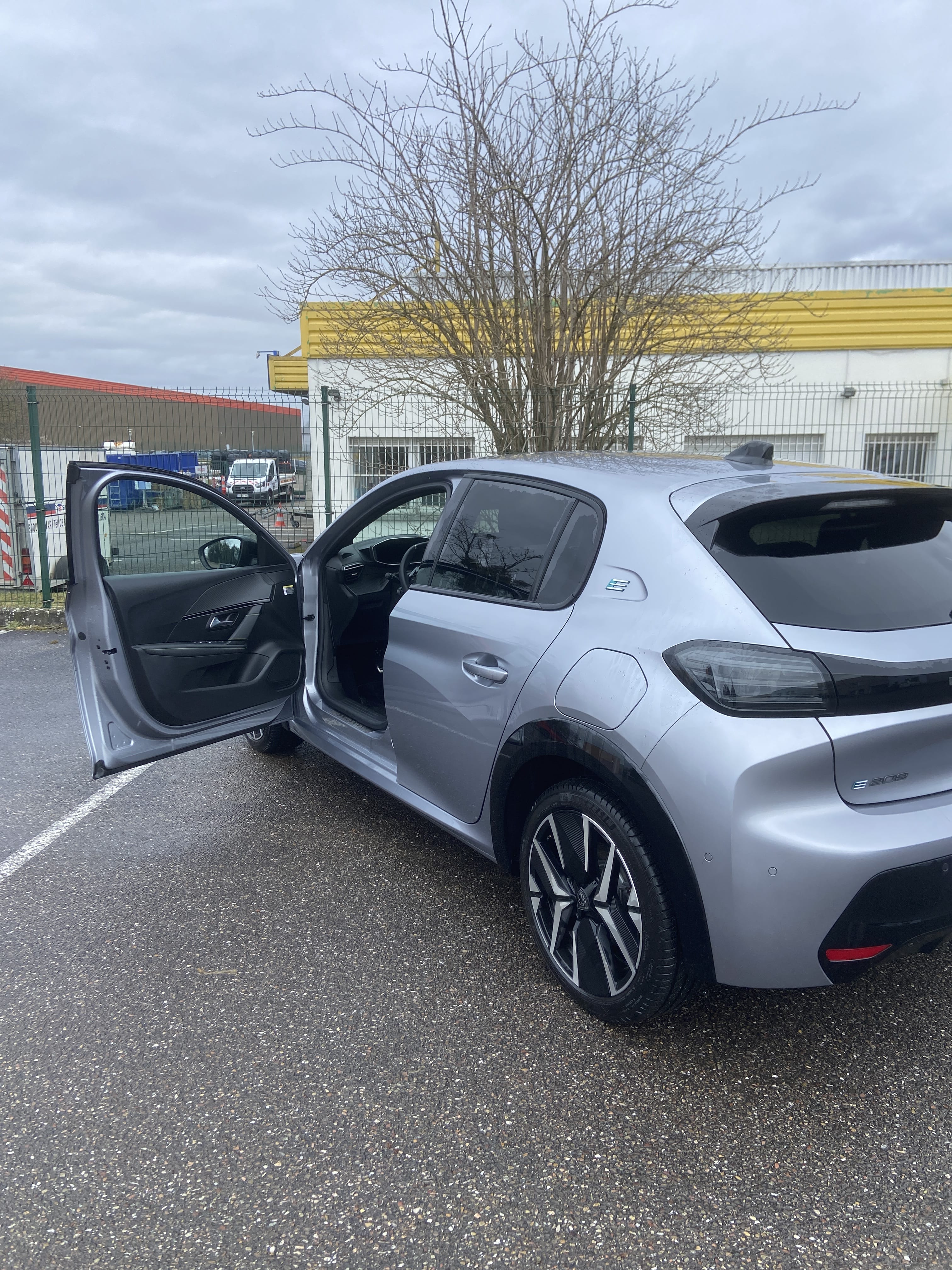 Peugeot 208 avec GPS