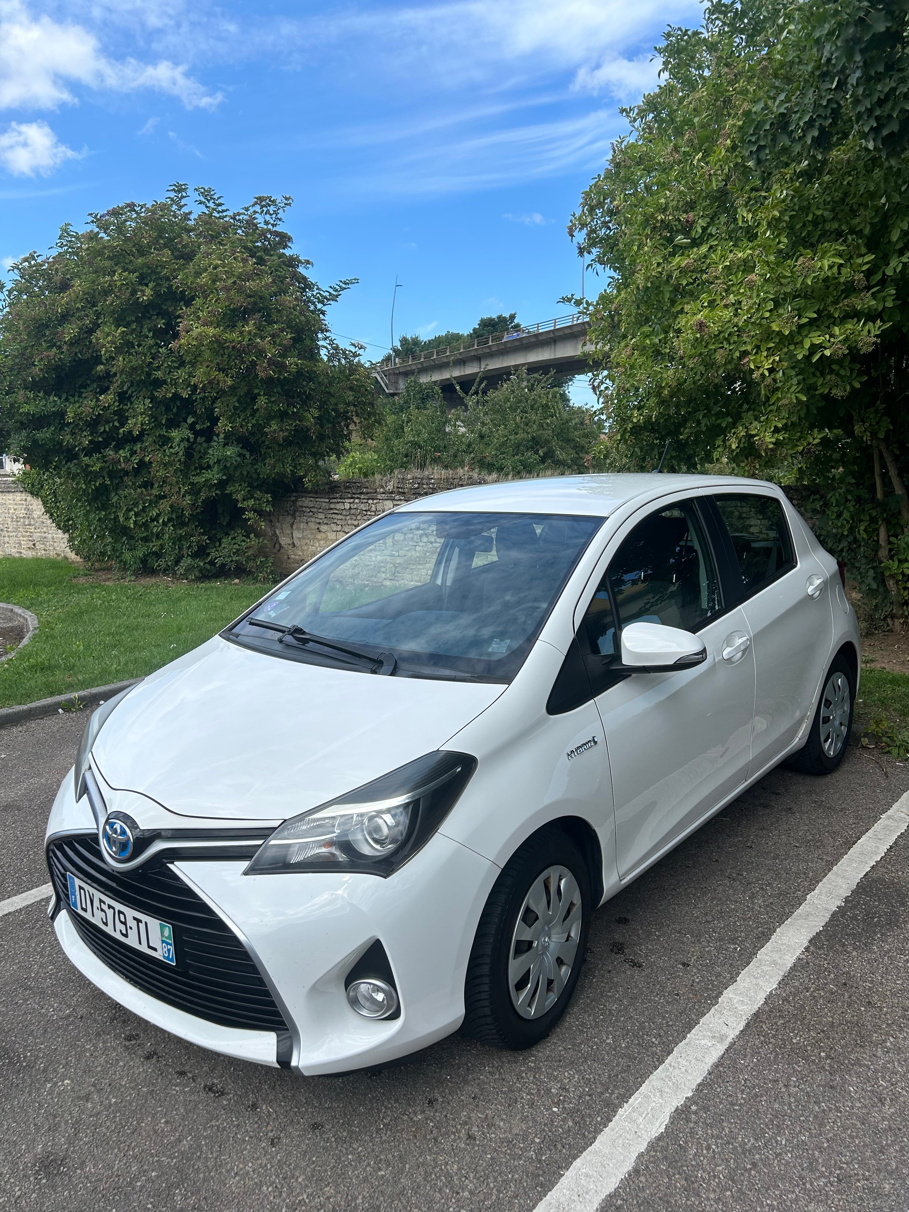 Toyota Yaris Hybride, 2016, Essence 98, automatique