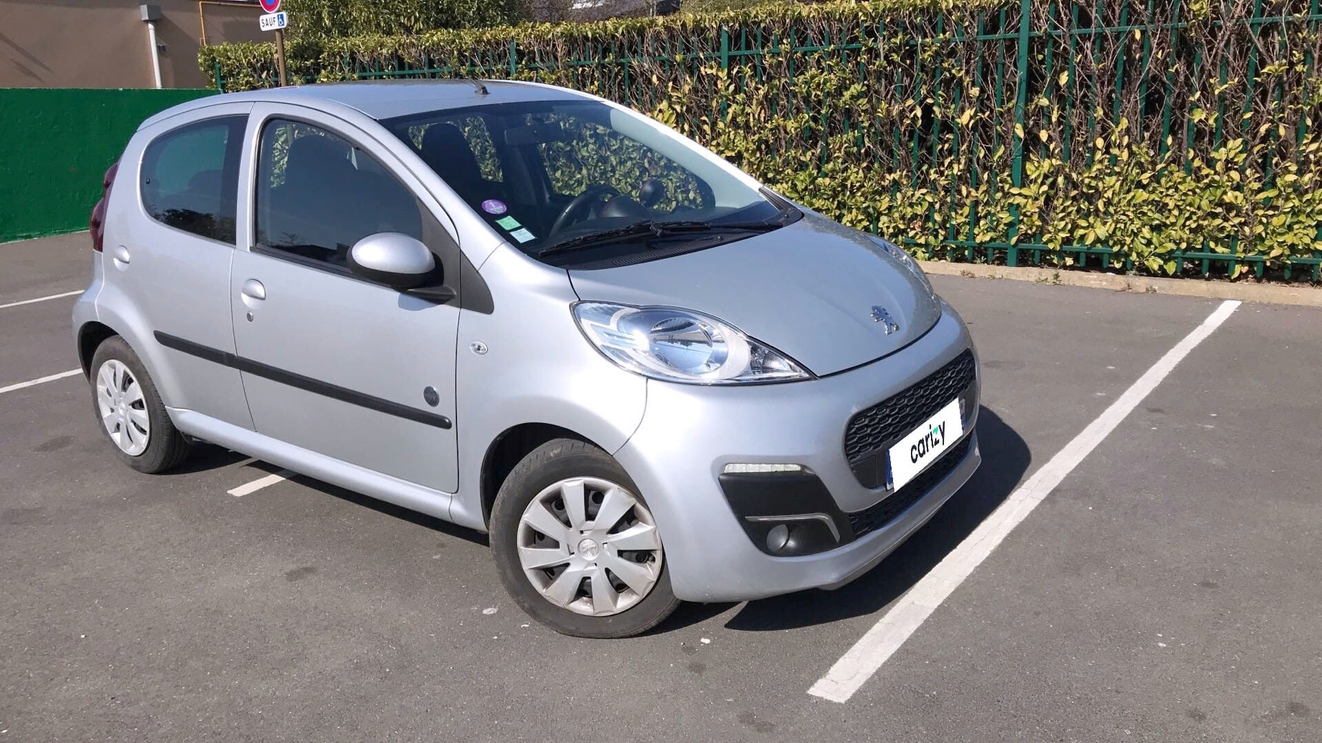 Peugeot 107 avec Entrée audio / iPod