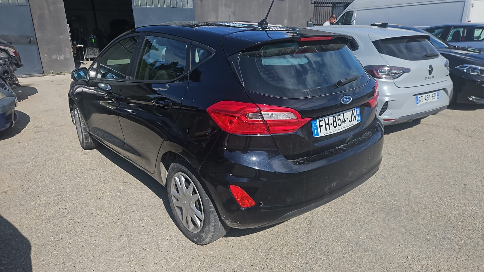 Ford Fiesta 1.0 Ess 85CV FH854JN avec Climatisation