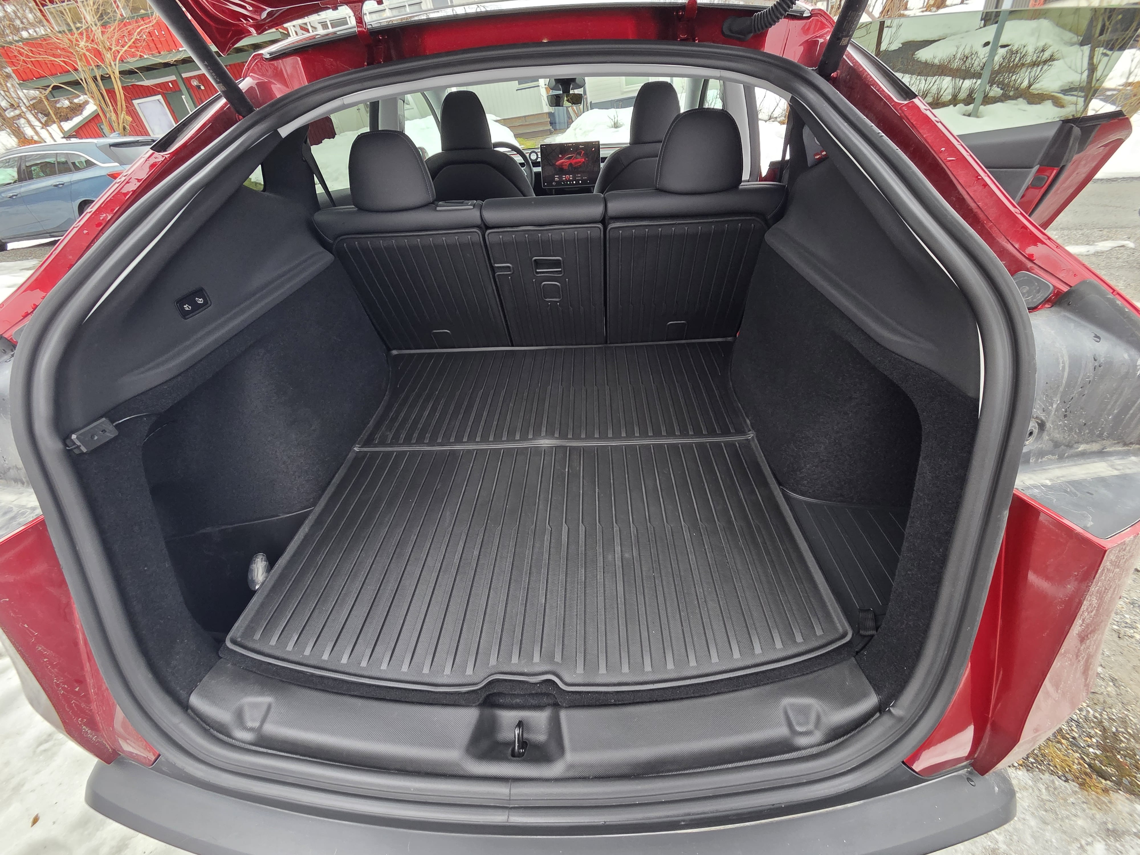 Tesla Model Y Long Range med Bluetooth audio