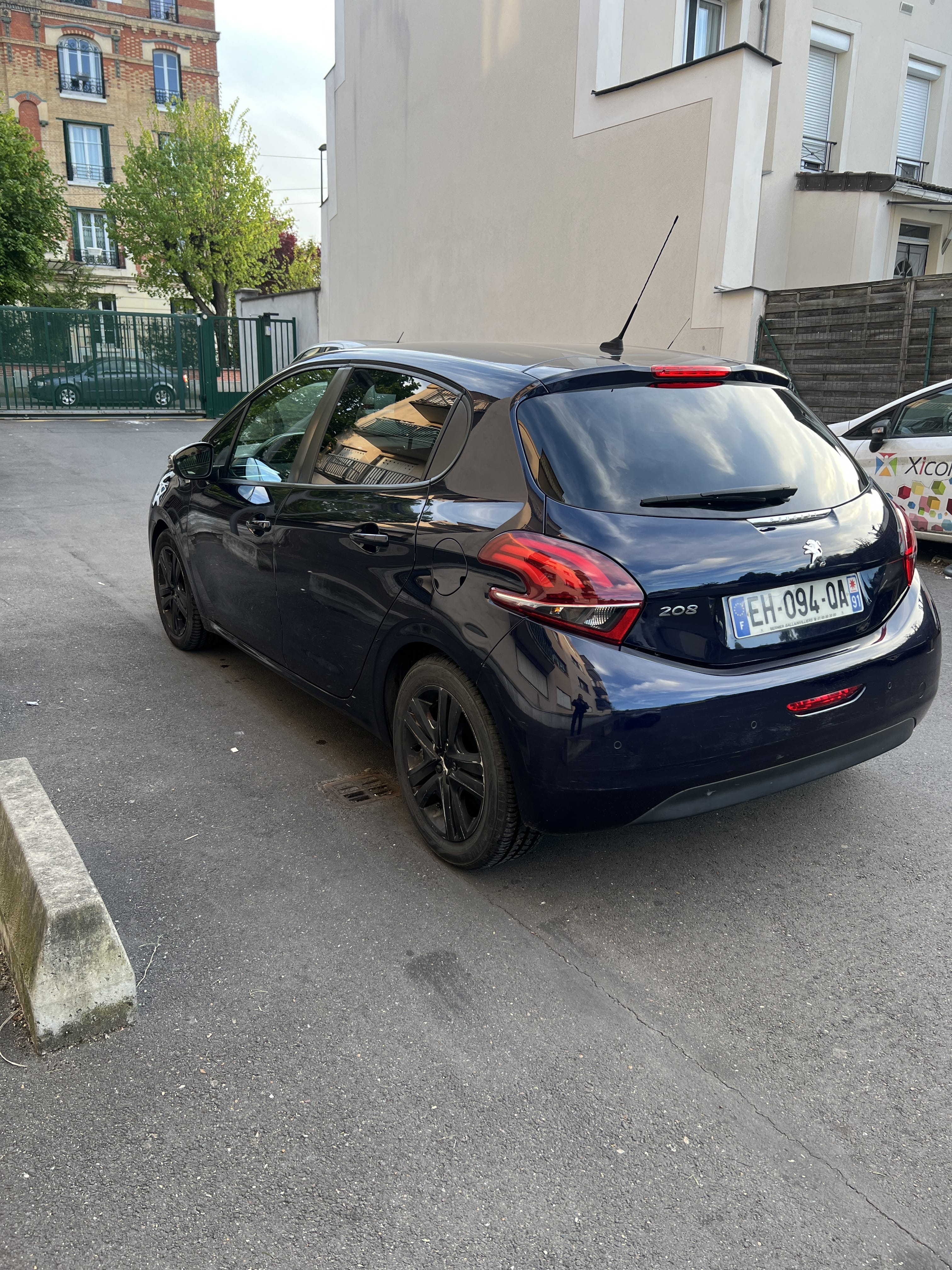Peugeot 208 avec GPS
