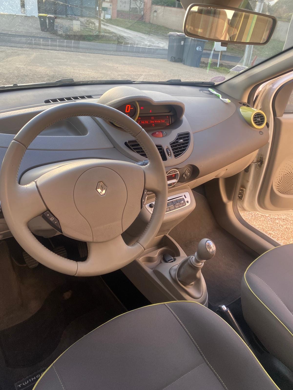 Renault Twingo avec Entrée audio / iPod