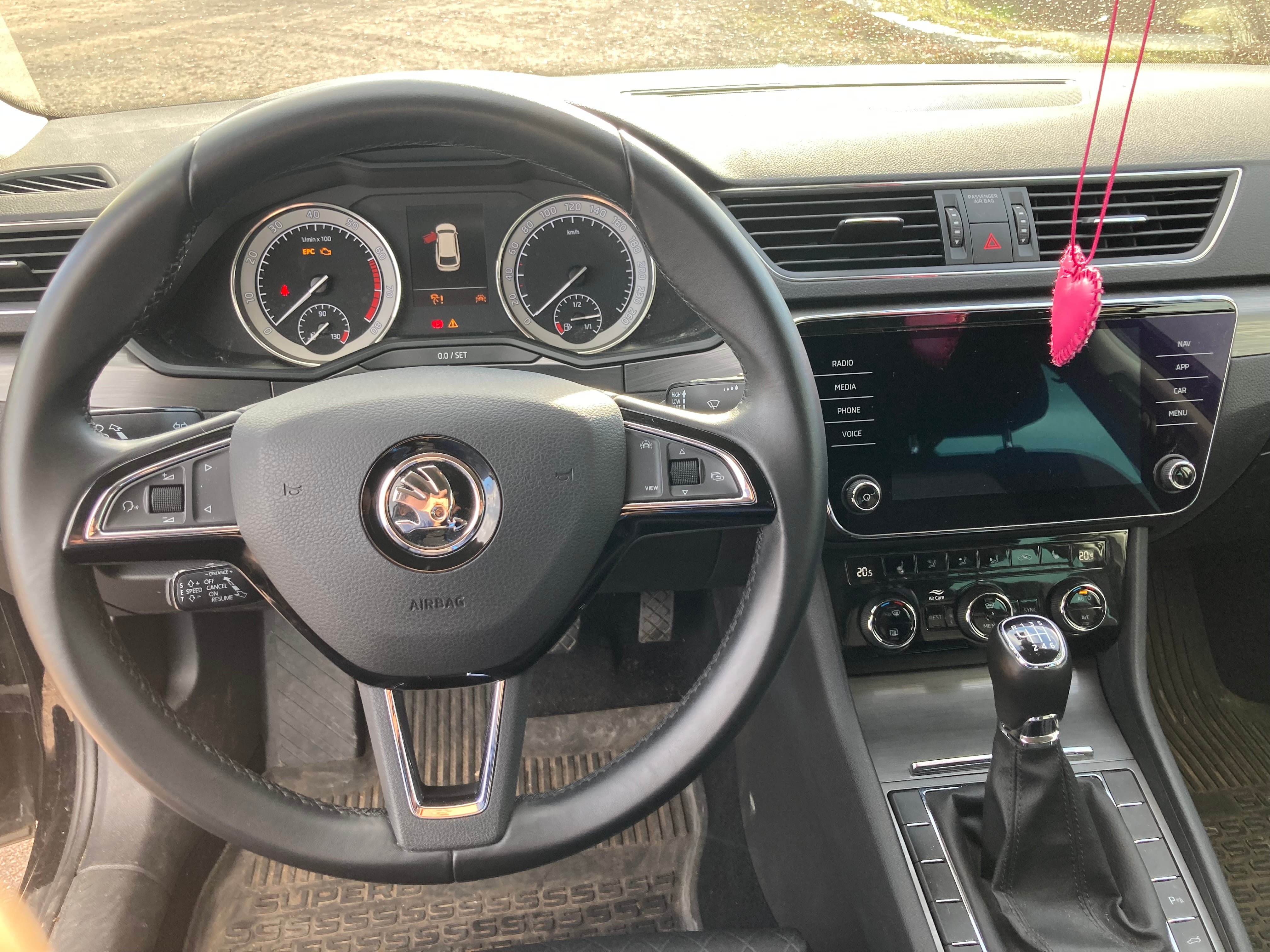 Skoda Superb 1.5TSI Kombi mit Bluetooth-Audio