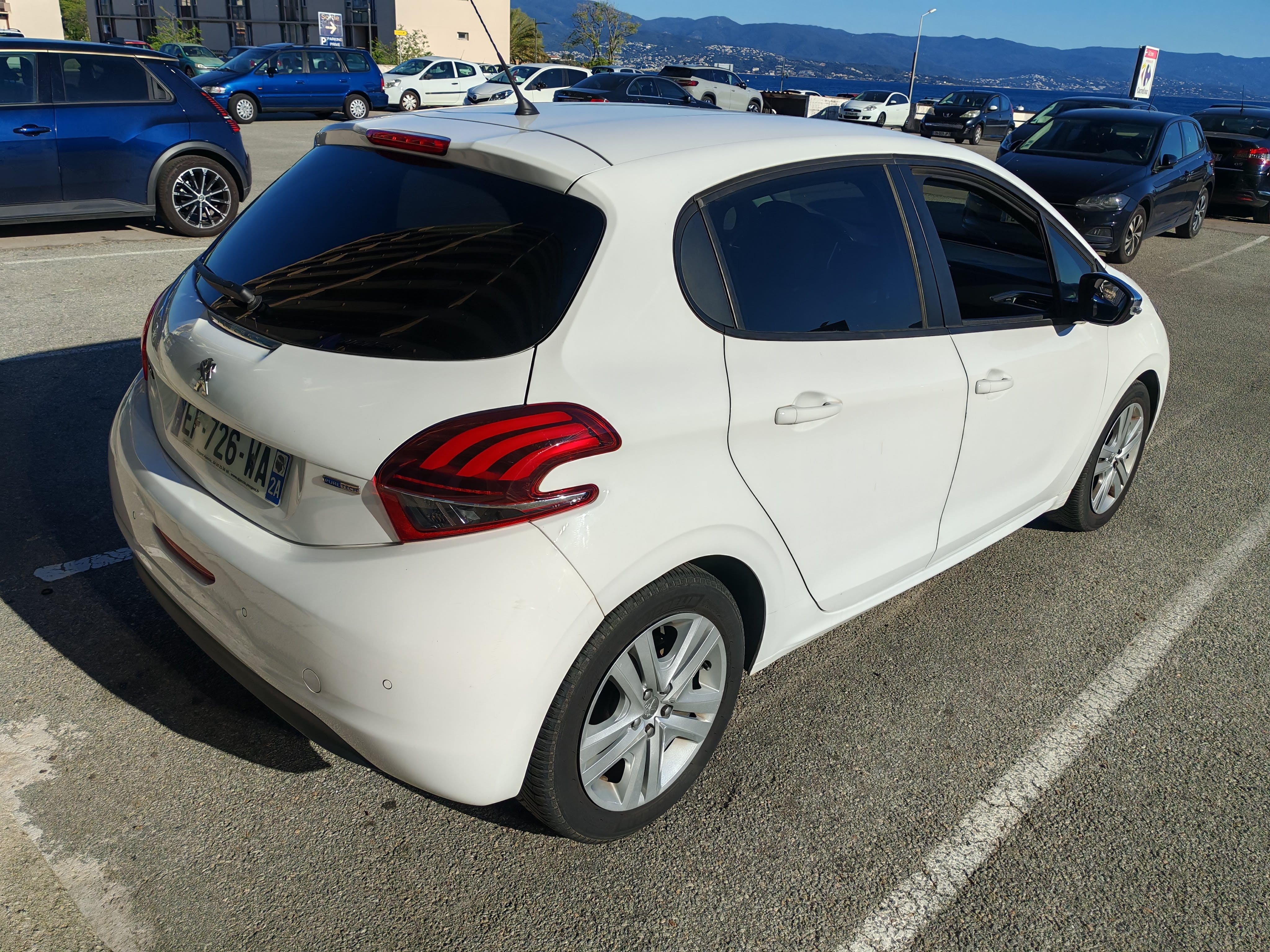 Peugeot 208 Essence 82cv avec Régulateur de vitesse