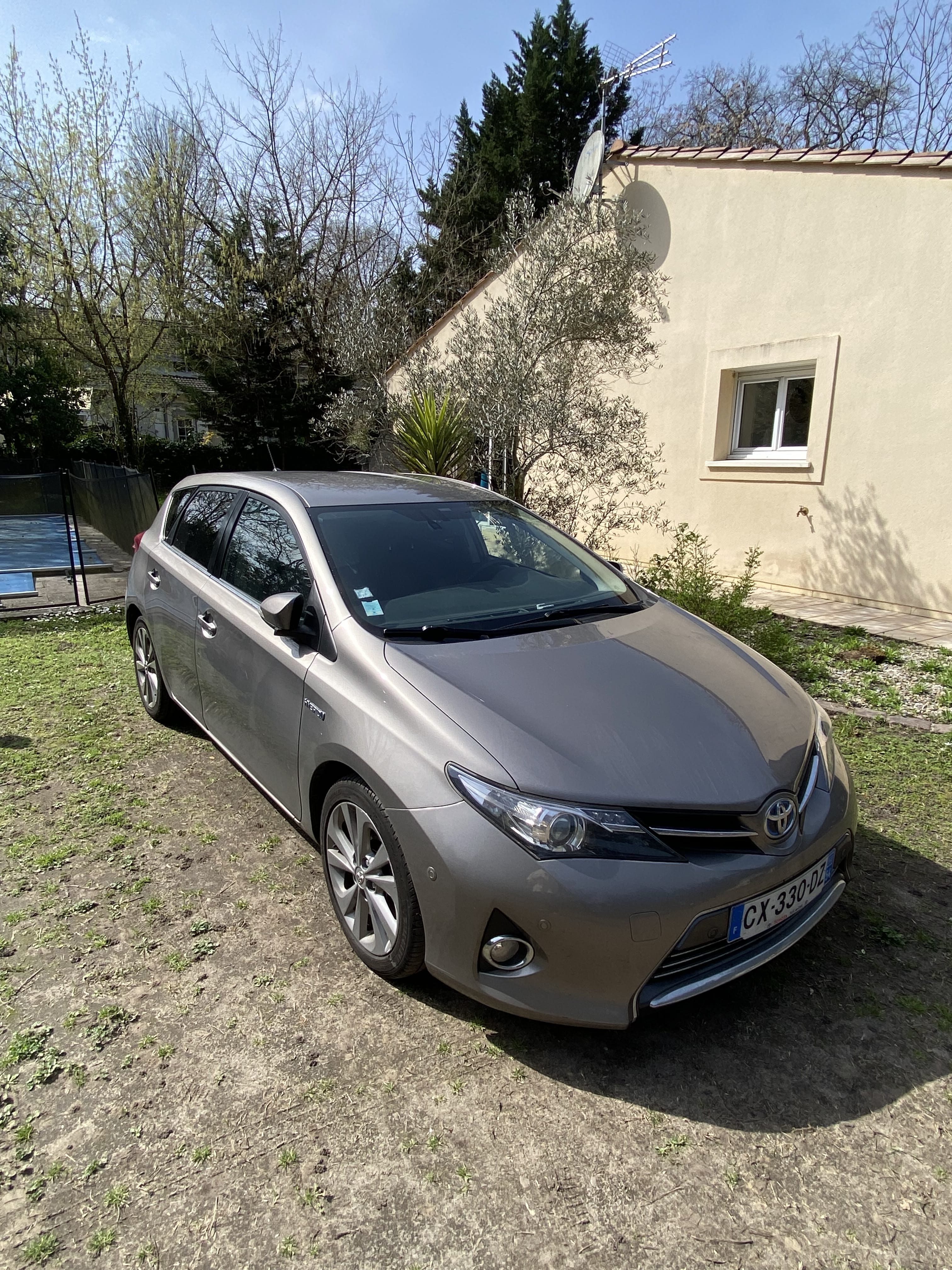 Toyota Auris, 2013, Essence 95 / Eléctrico (híbrido), Automático