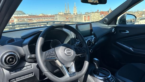 Nissan Juke N-Connecta Hybride - Blanc avec Chaines