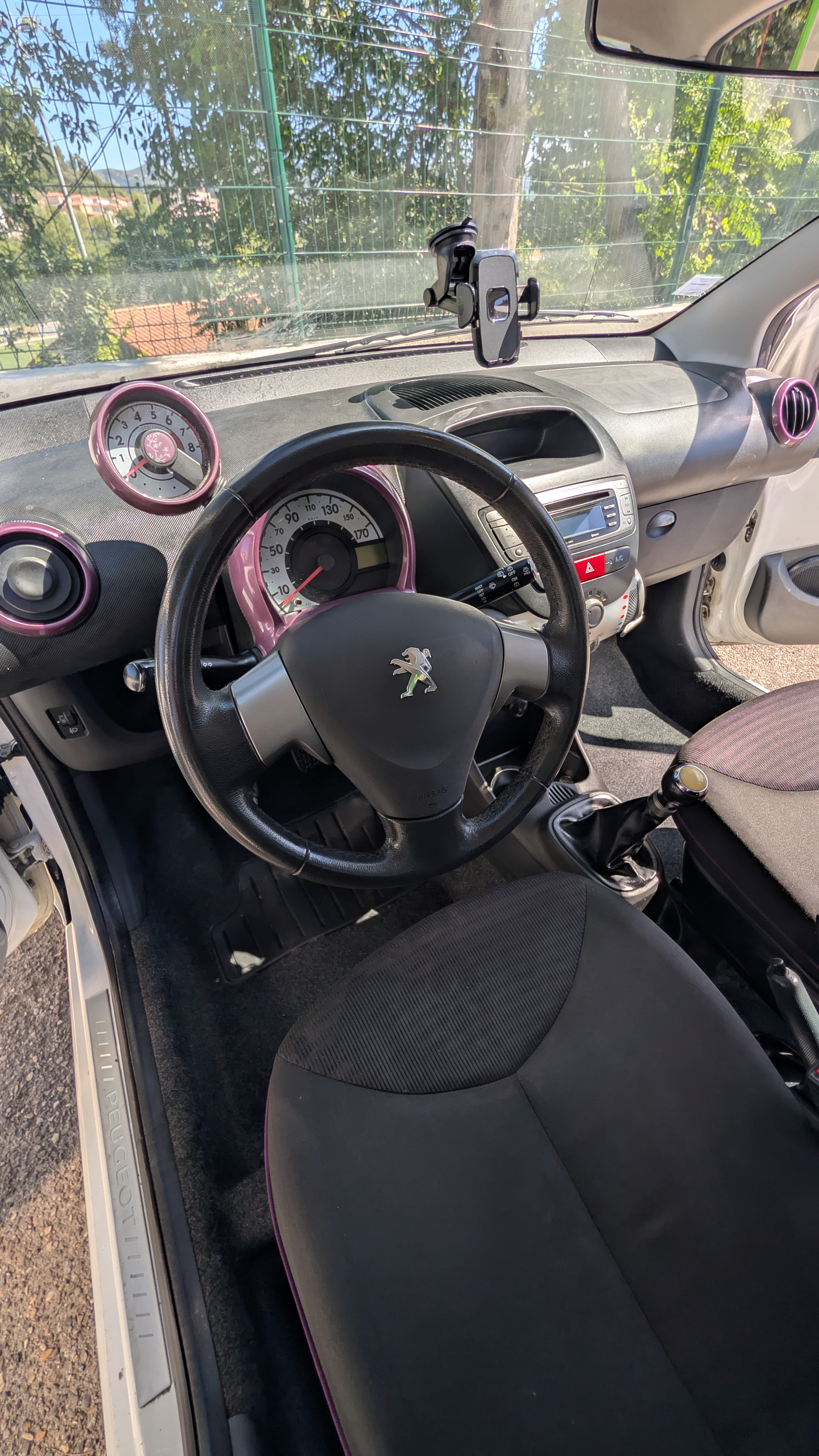 Peugeot 107 avec Autoradio
