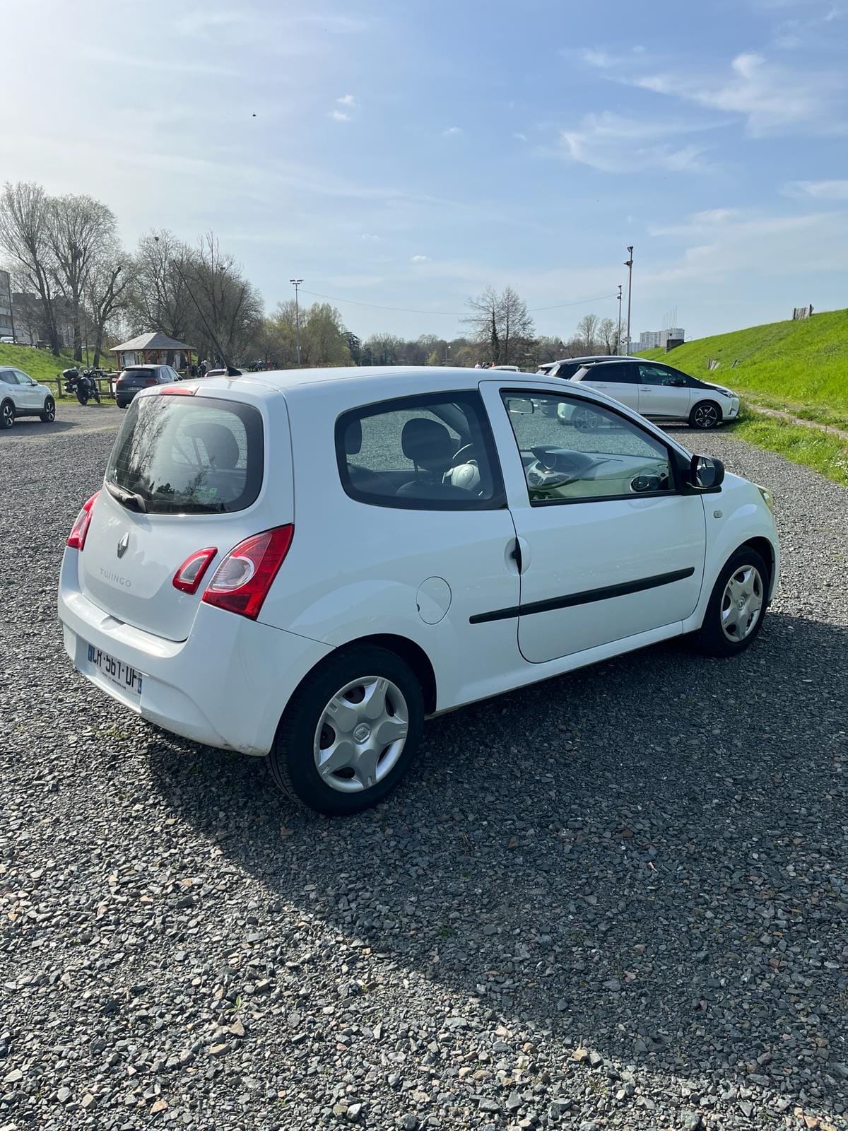 Renault Twingo II Phase 2 blanche avec Entrée audio / iPod