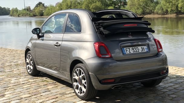 Fiat 500 C Hybride Louez la Fiat 500 Cabriolet Hybride – Élégance, Technologie et Économie ! avec Régulateur de vitesse