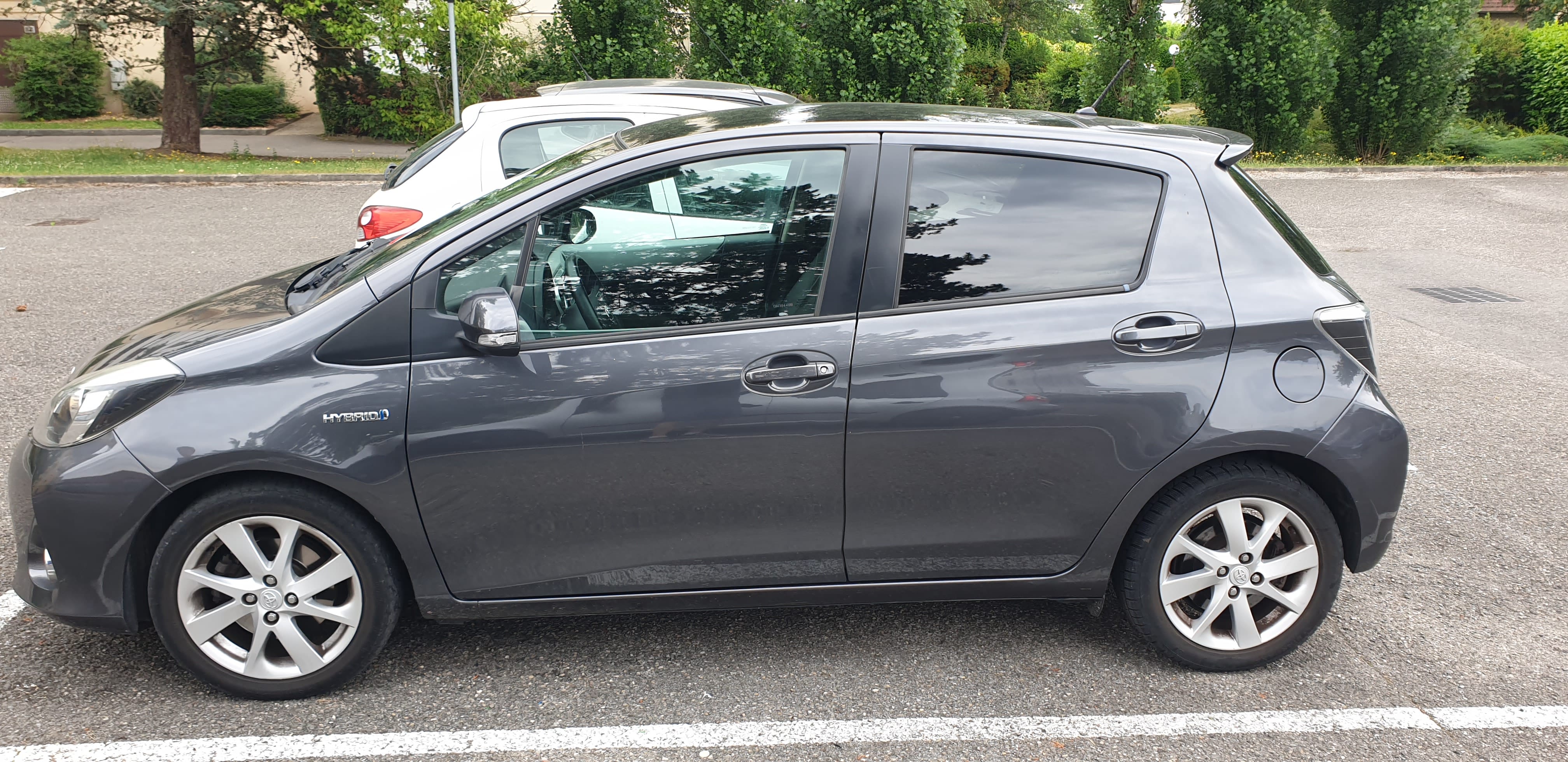 Toyota Yaris Hybride Toit panoramique impeccable avec Climatisation