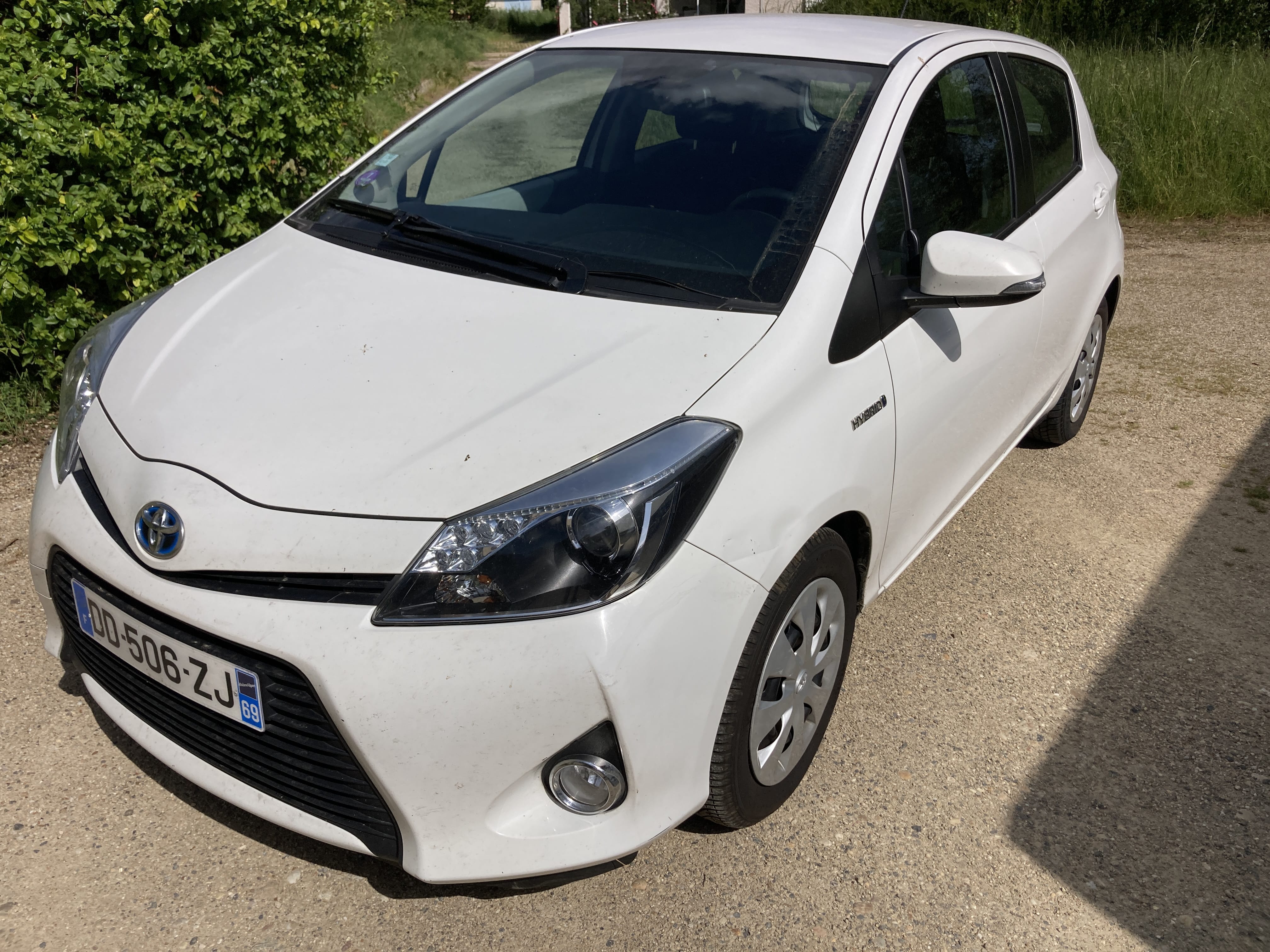 Toyota Yaris Hybride, 2014, Essence 95 / Électrique (hybride), automatique