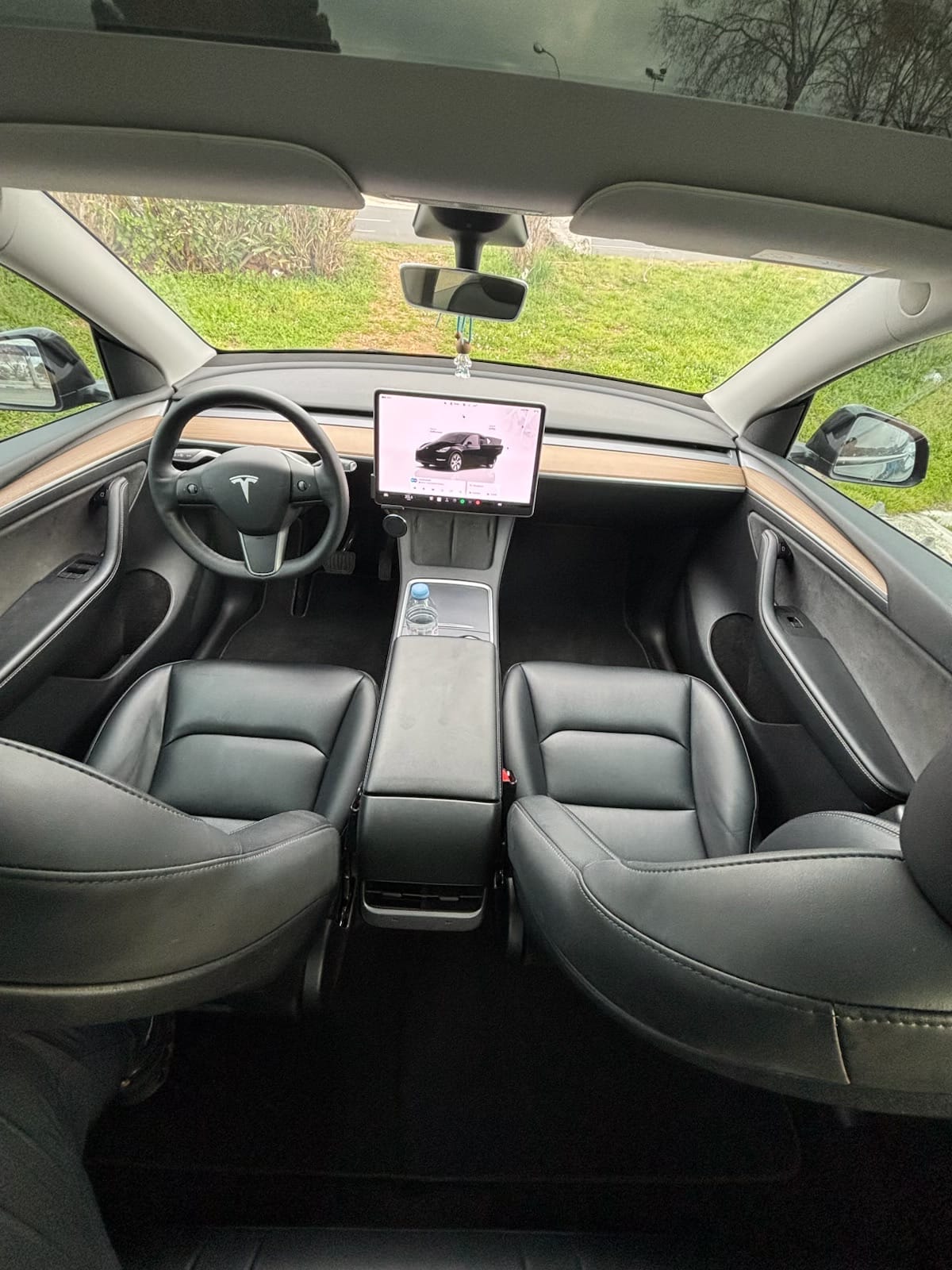 Tesla Model Y met GPS