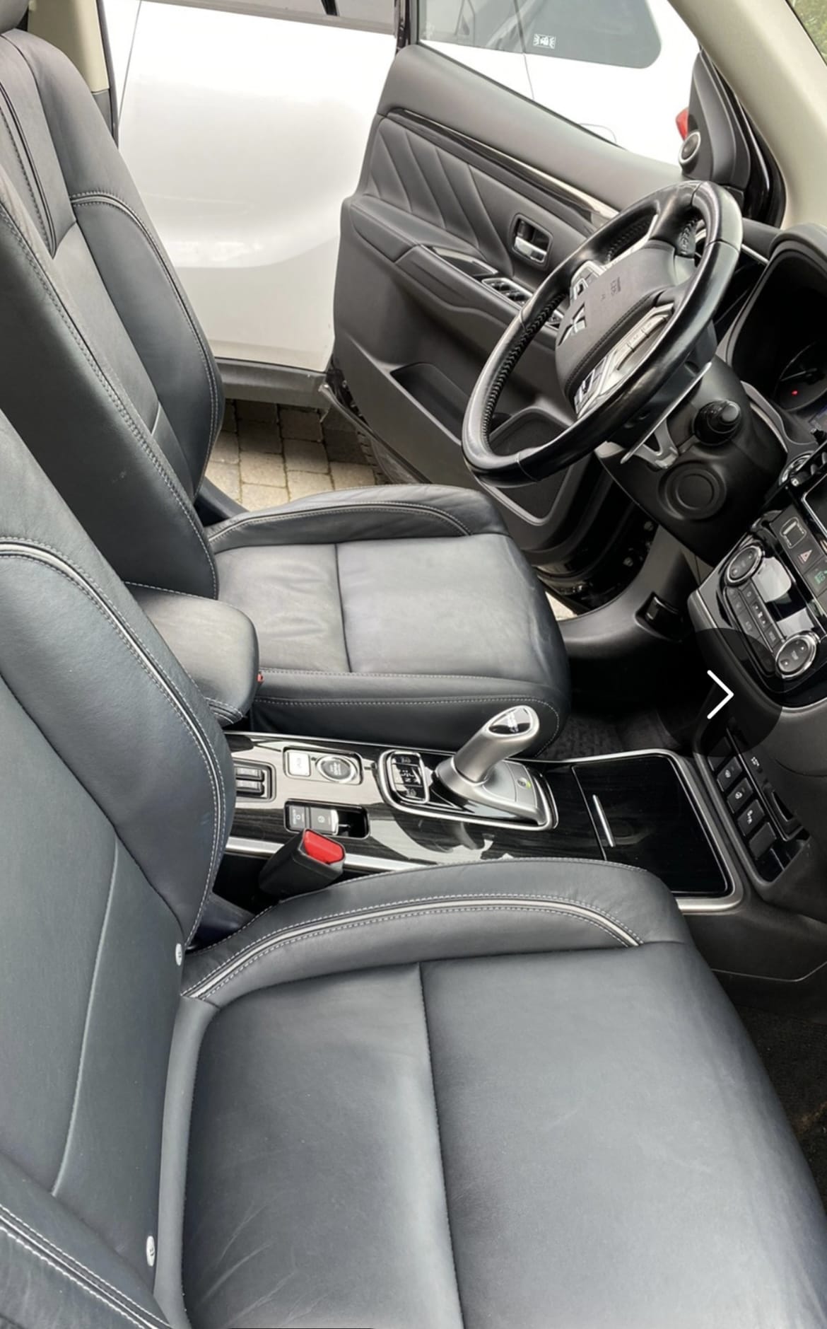 Mitsubishi Outlander Hybrid med Cruisekontroll