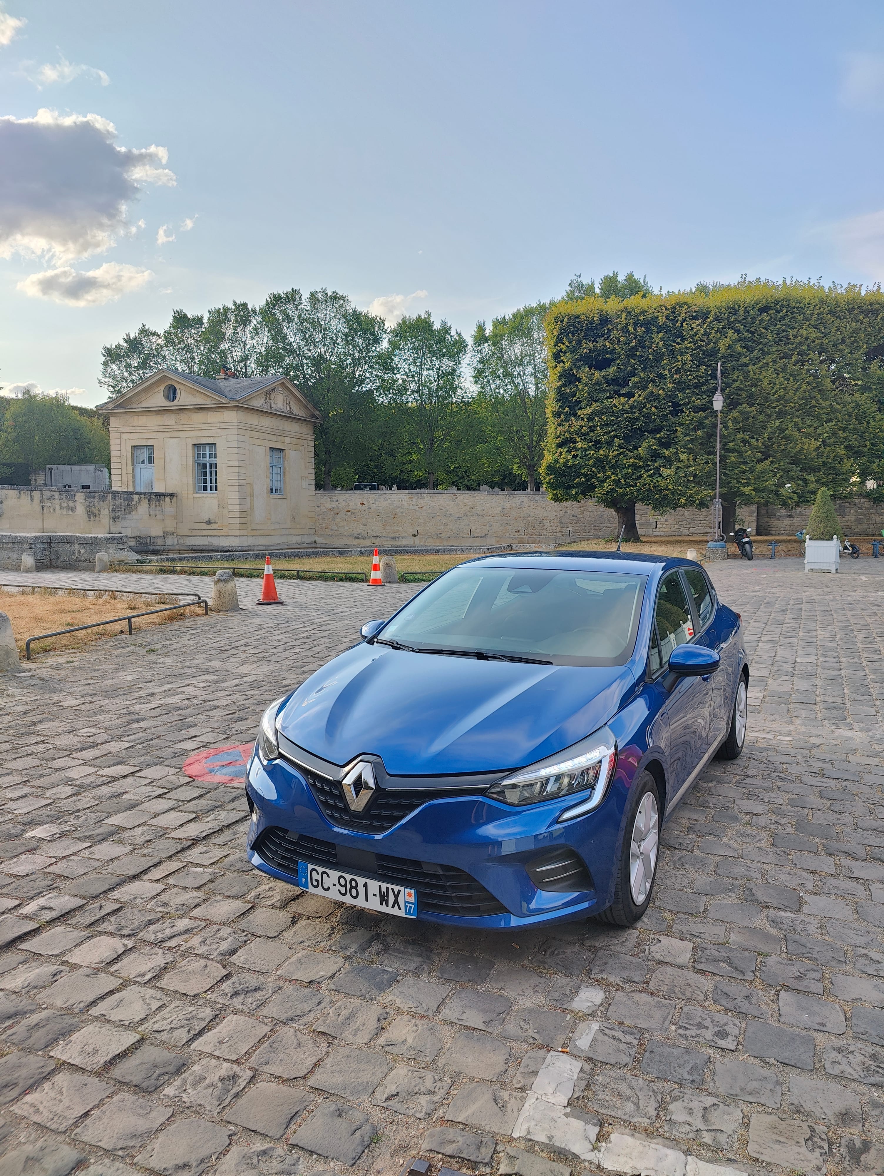 Renault Clio E-tech with GPS