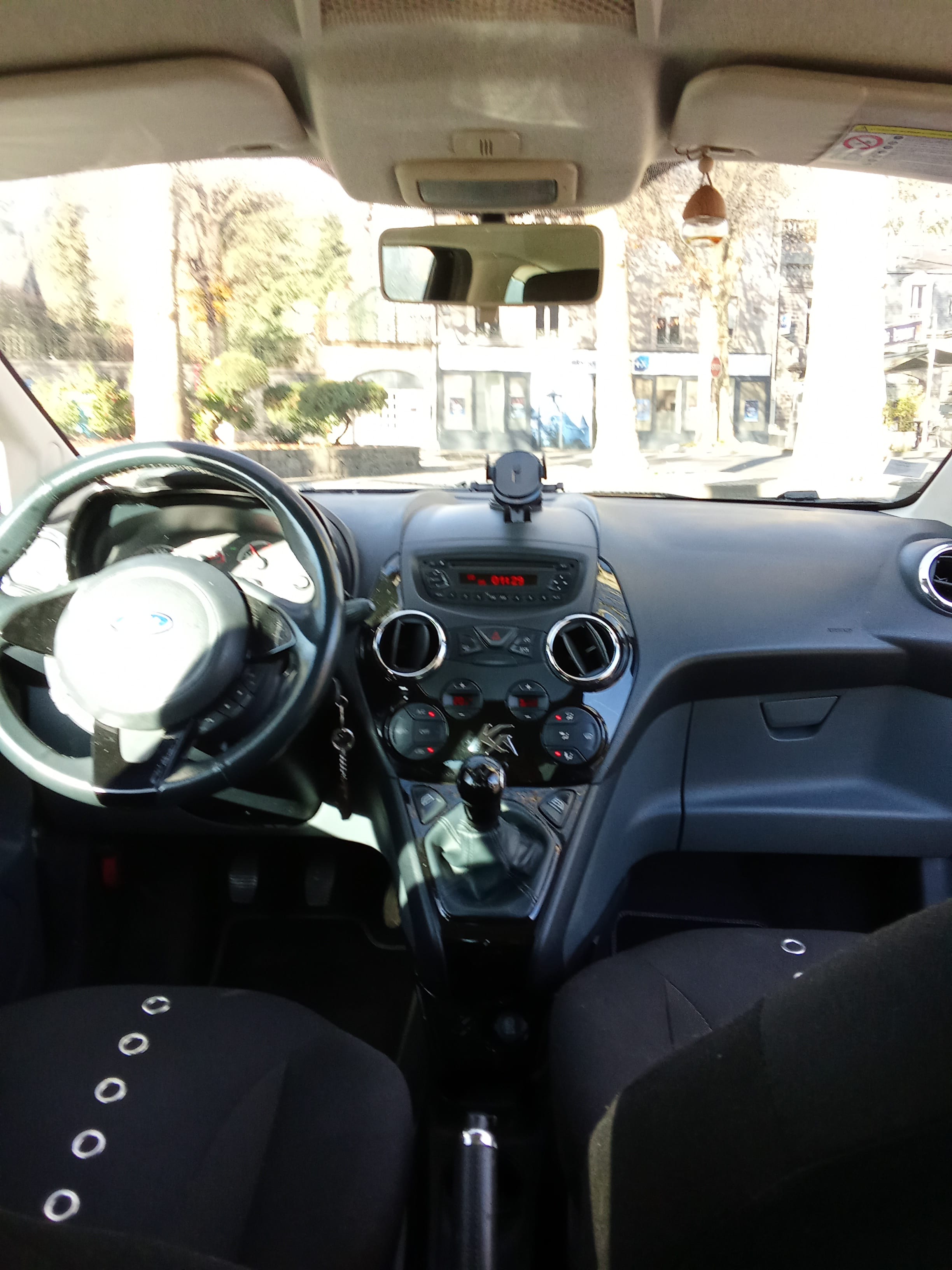 Ford KA+ 1.2 69 chevaux start and stop toutes options